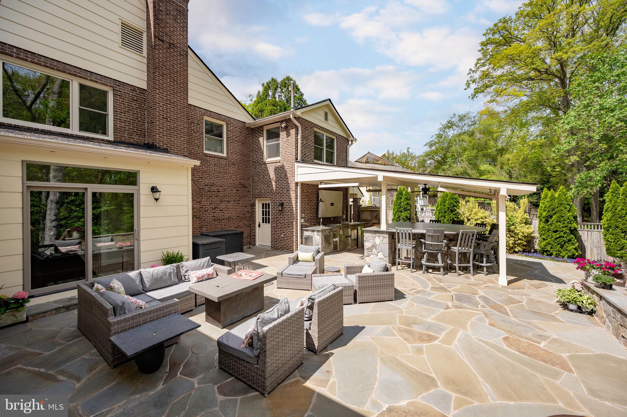 WAYNEWOOD - Residential