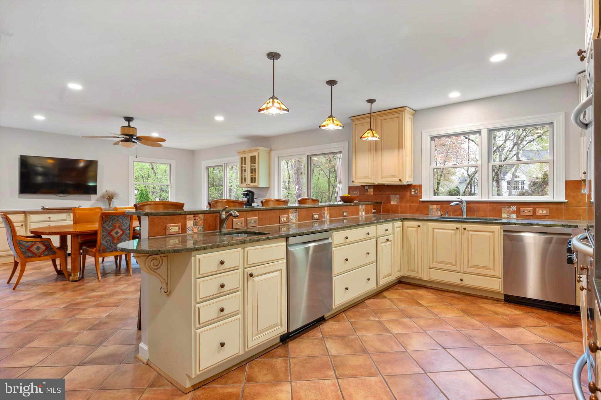 WAYNEWOOD - Residential