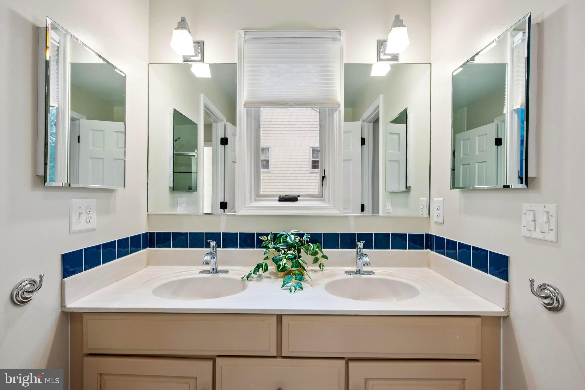 WAYNEWOOD - Residential