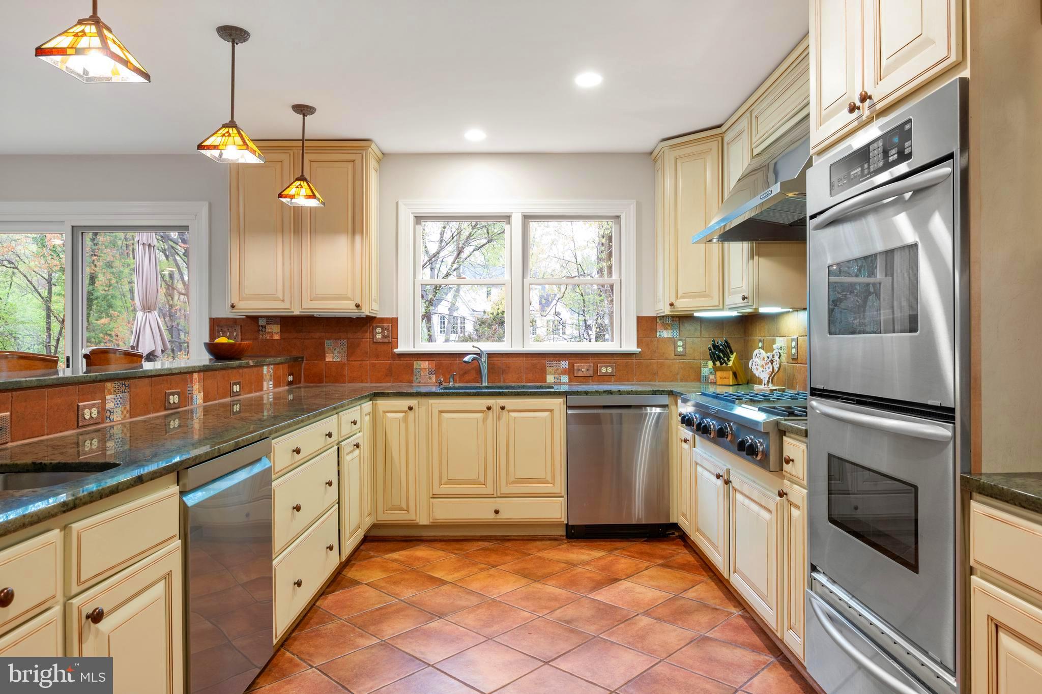 WAYNEWOOD - Residential