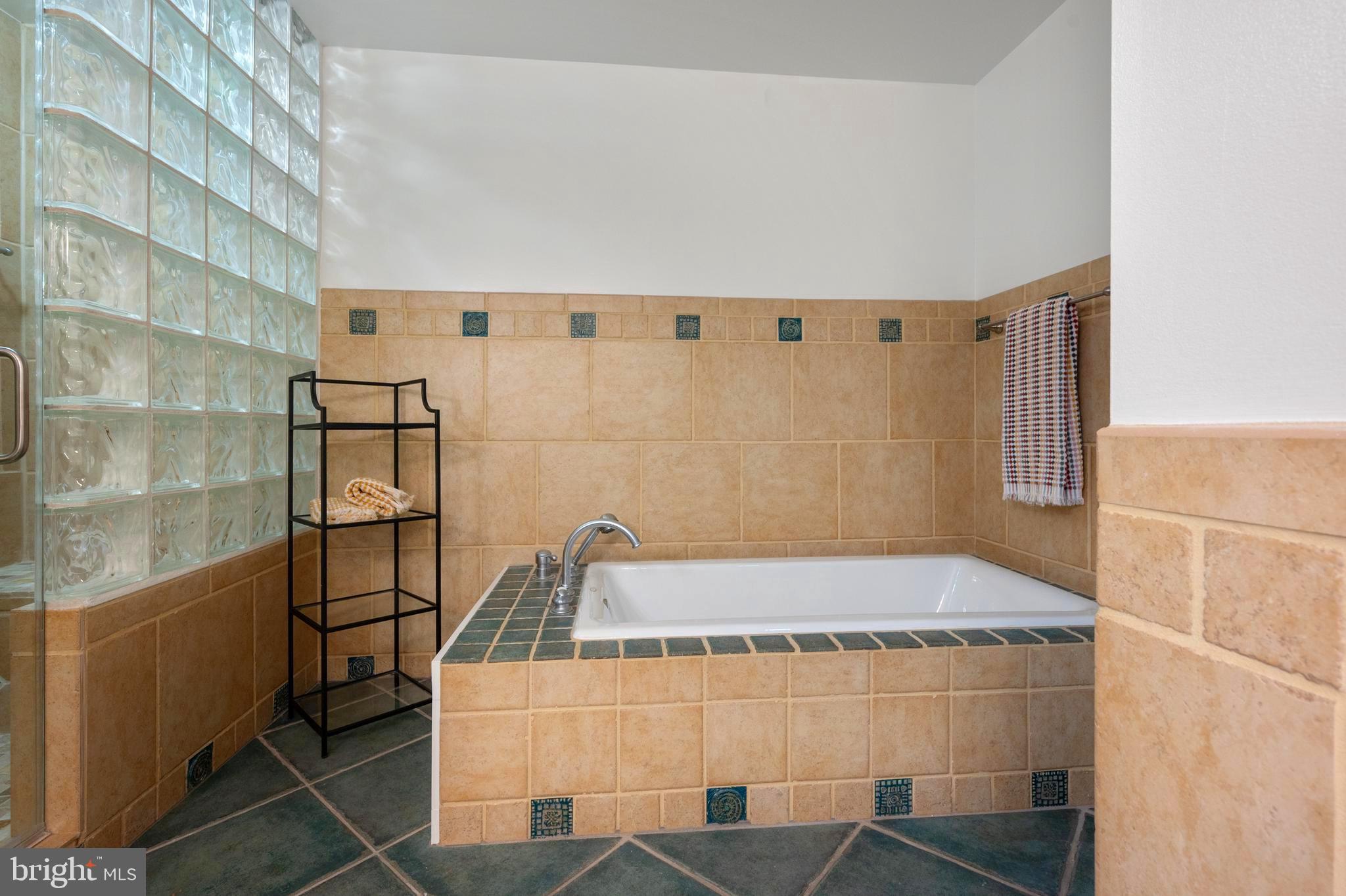 WAYNEWOOD - Residential