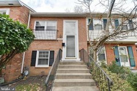 Photo of 14942 Ashdale Circle, WOODBRIDGE, VA 22193 (MLS # VAPW2114584)