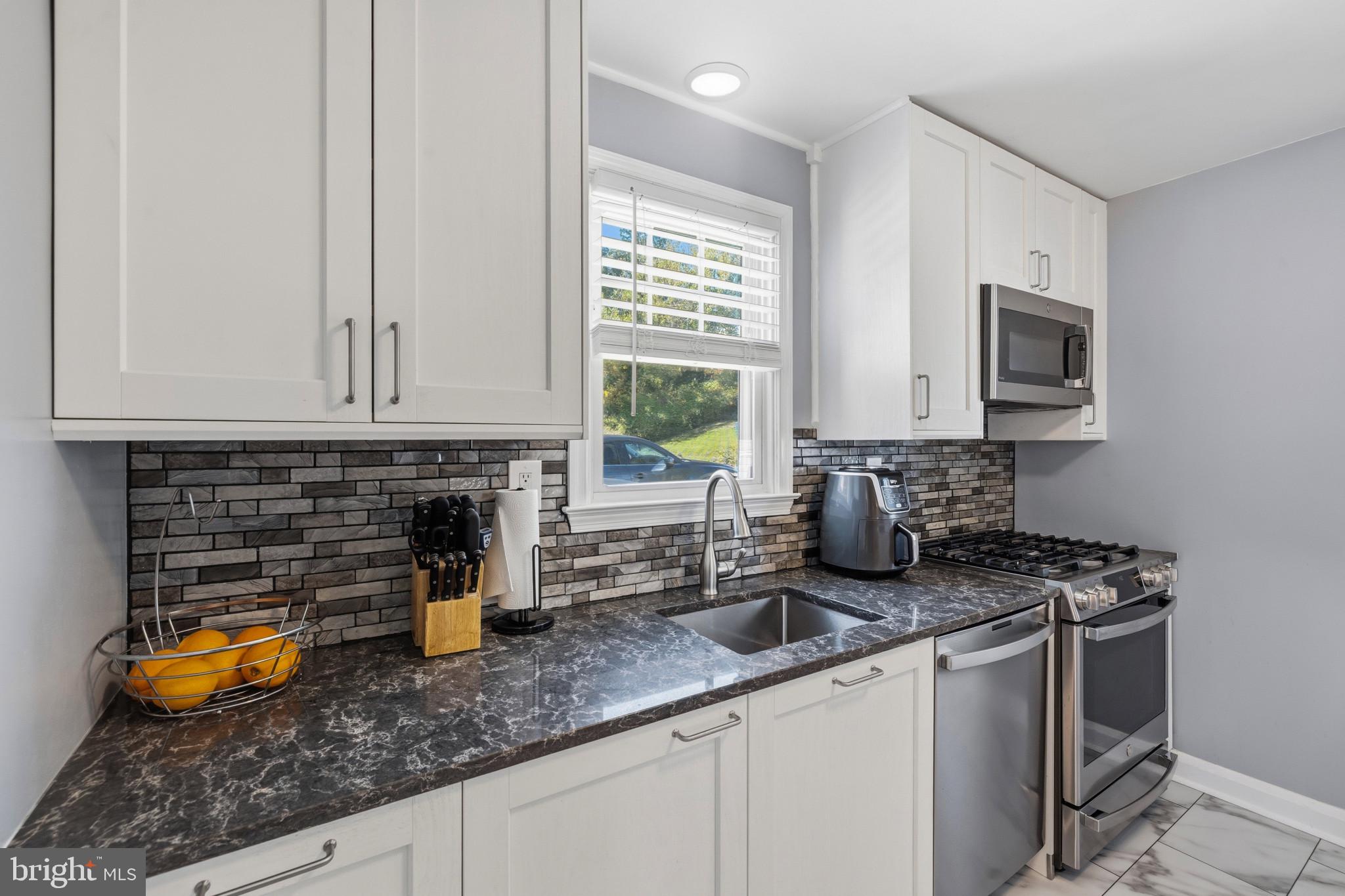 OAKLAND TERRACE - Residential