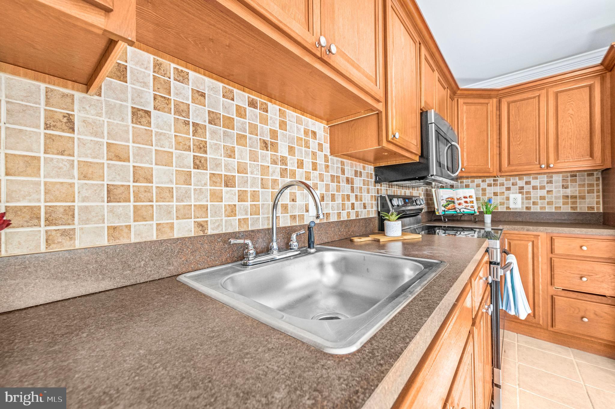 MAPLE SHADE - Residential