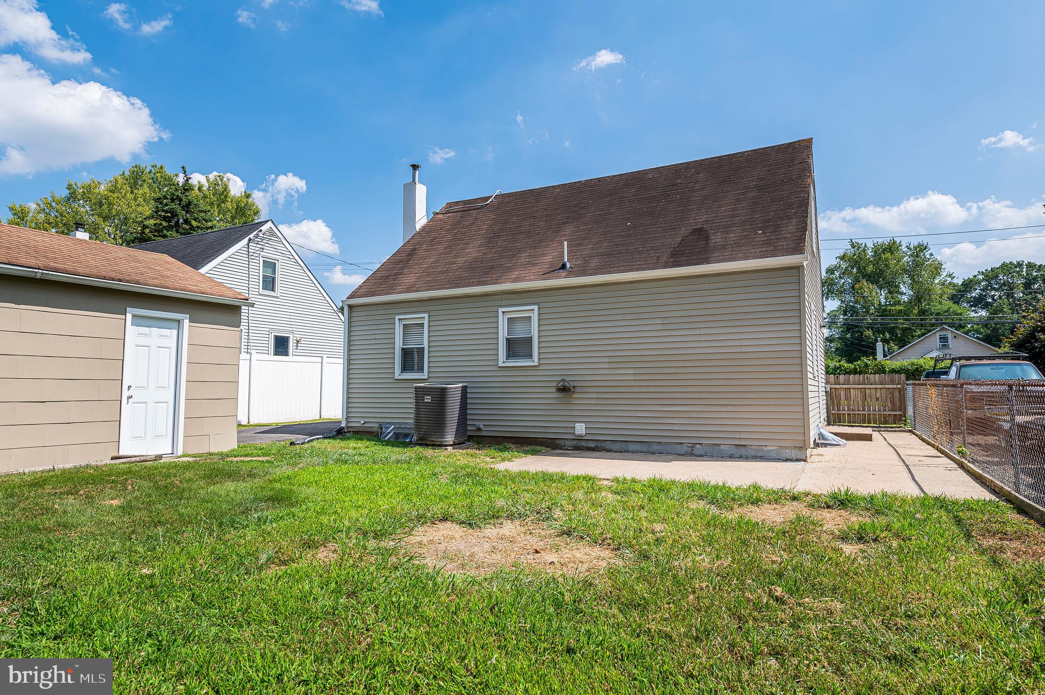 MAPLE SHADE - Residential