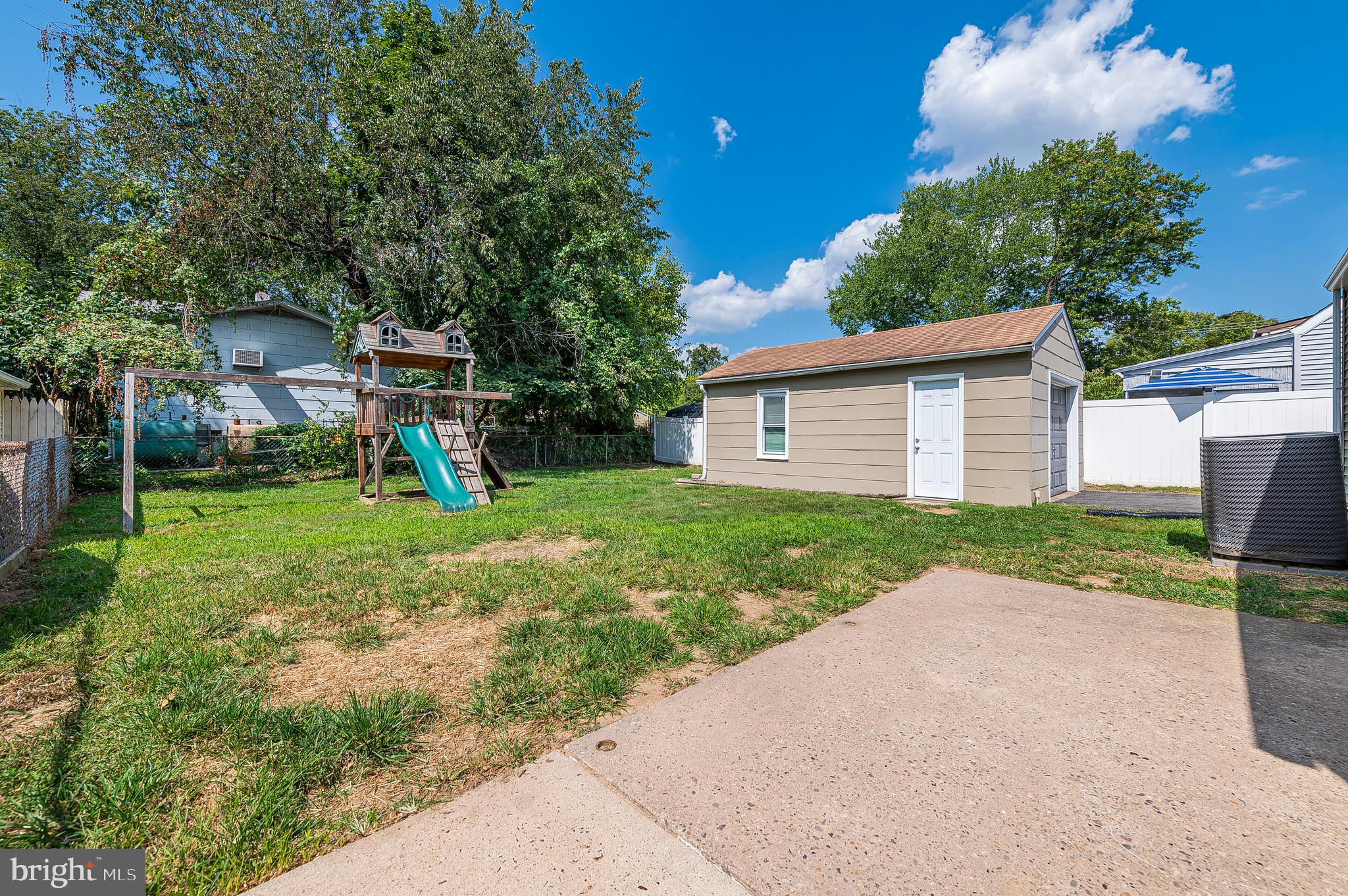 MAPLE SHADE - Residential