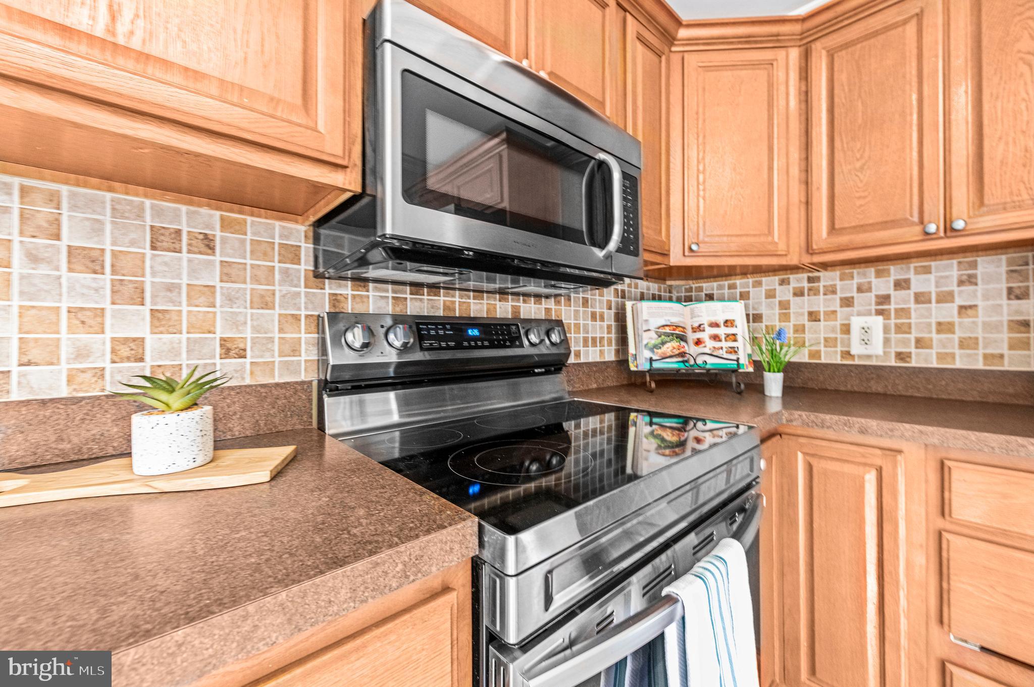 MAPLE SHADE - Residential