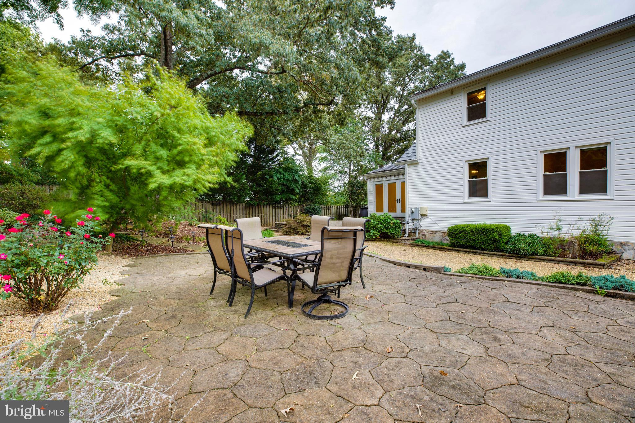 HICKORY HALL ESTATES - Residential Lease