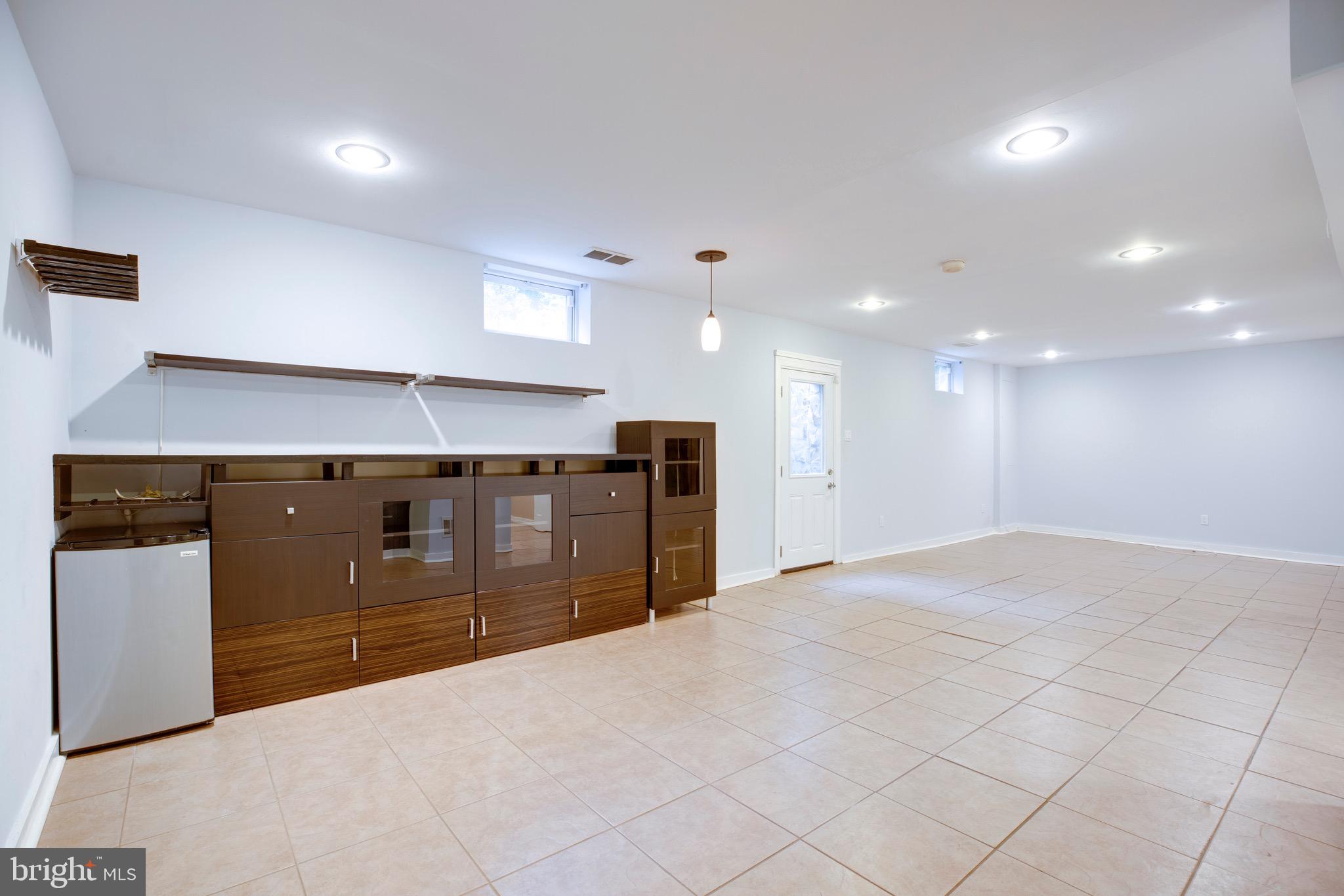 HICKORY HALL ESTATES - Residential Lease