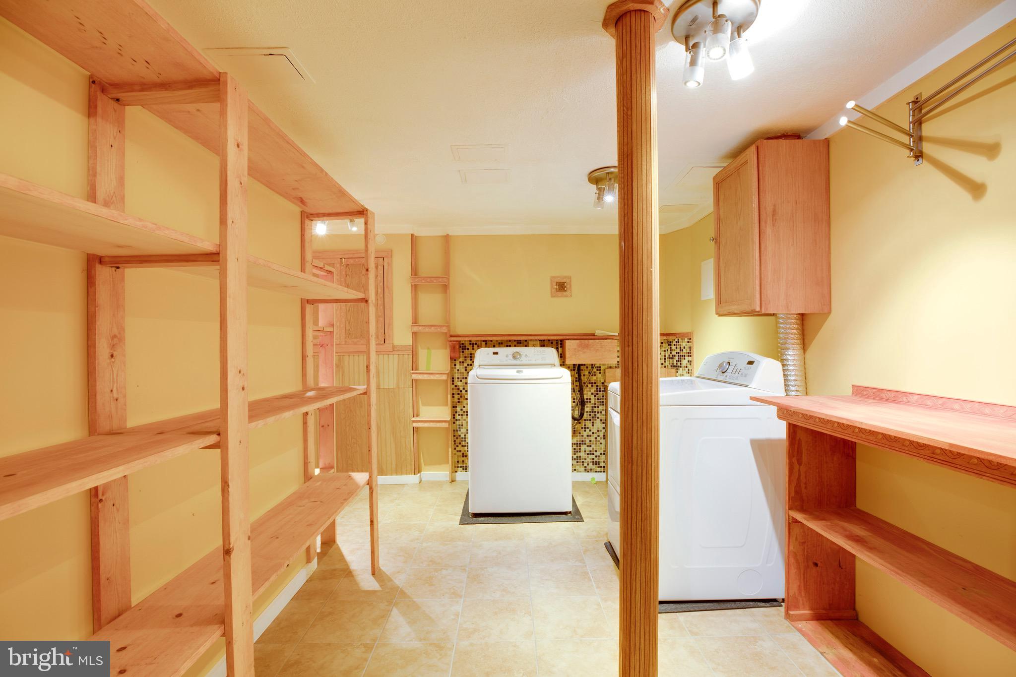 HICKORY HALL ESTATES - Residential Lease