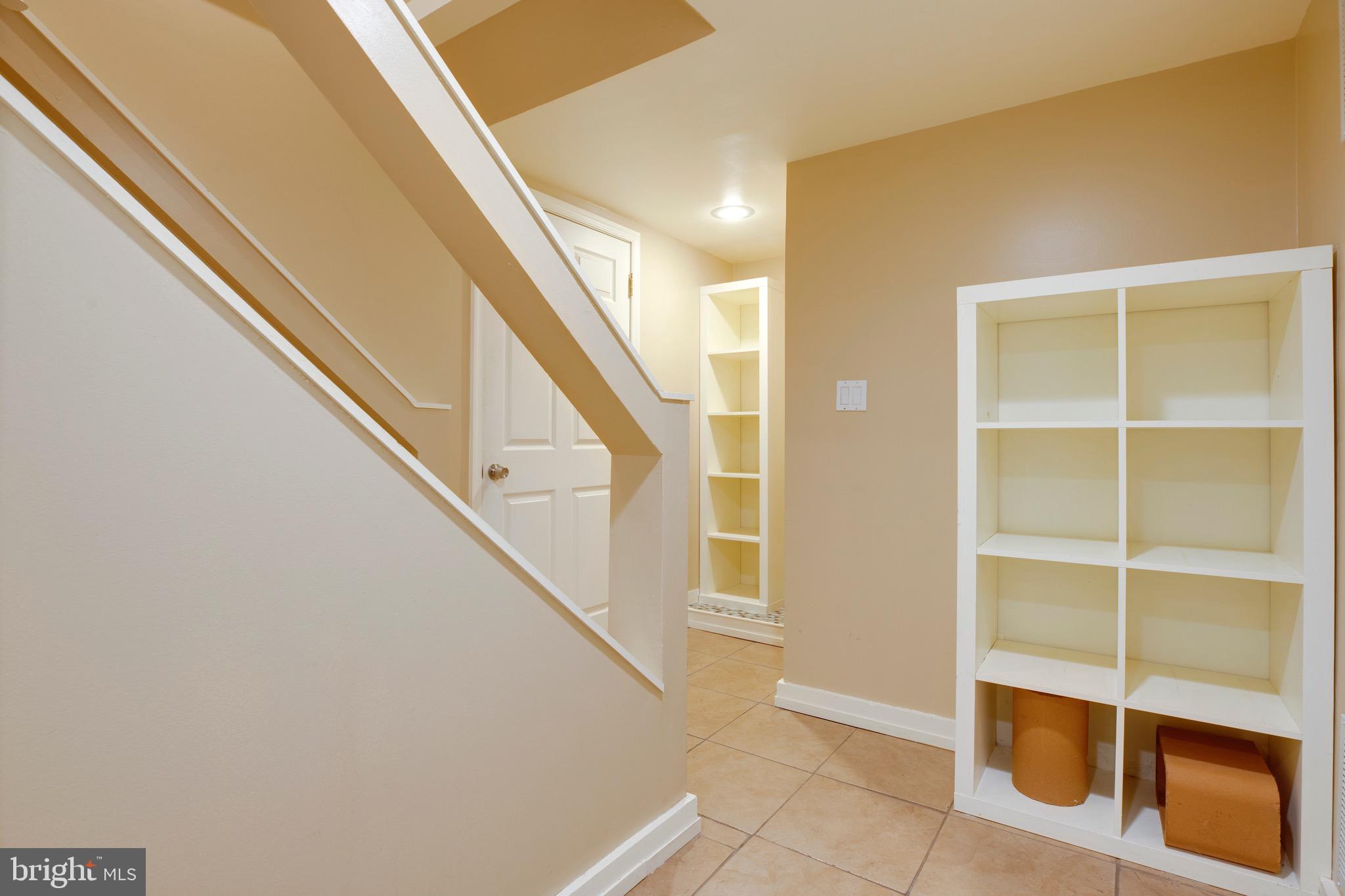 HICKORY HALL ESTATES - Residential Lease