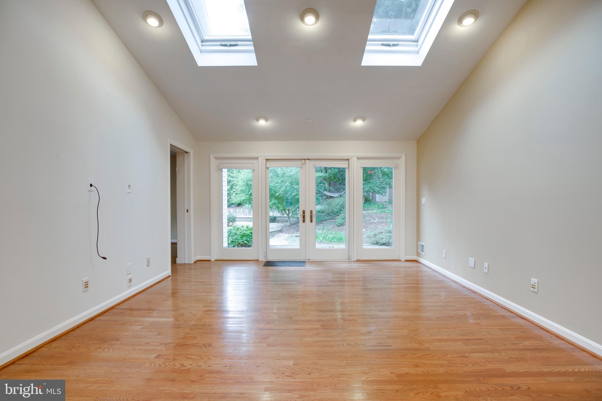 HICKORY HALL ESTATES - Residential Lease