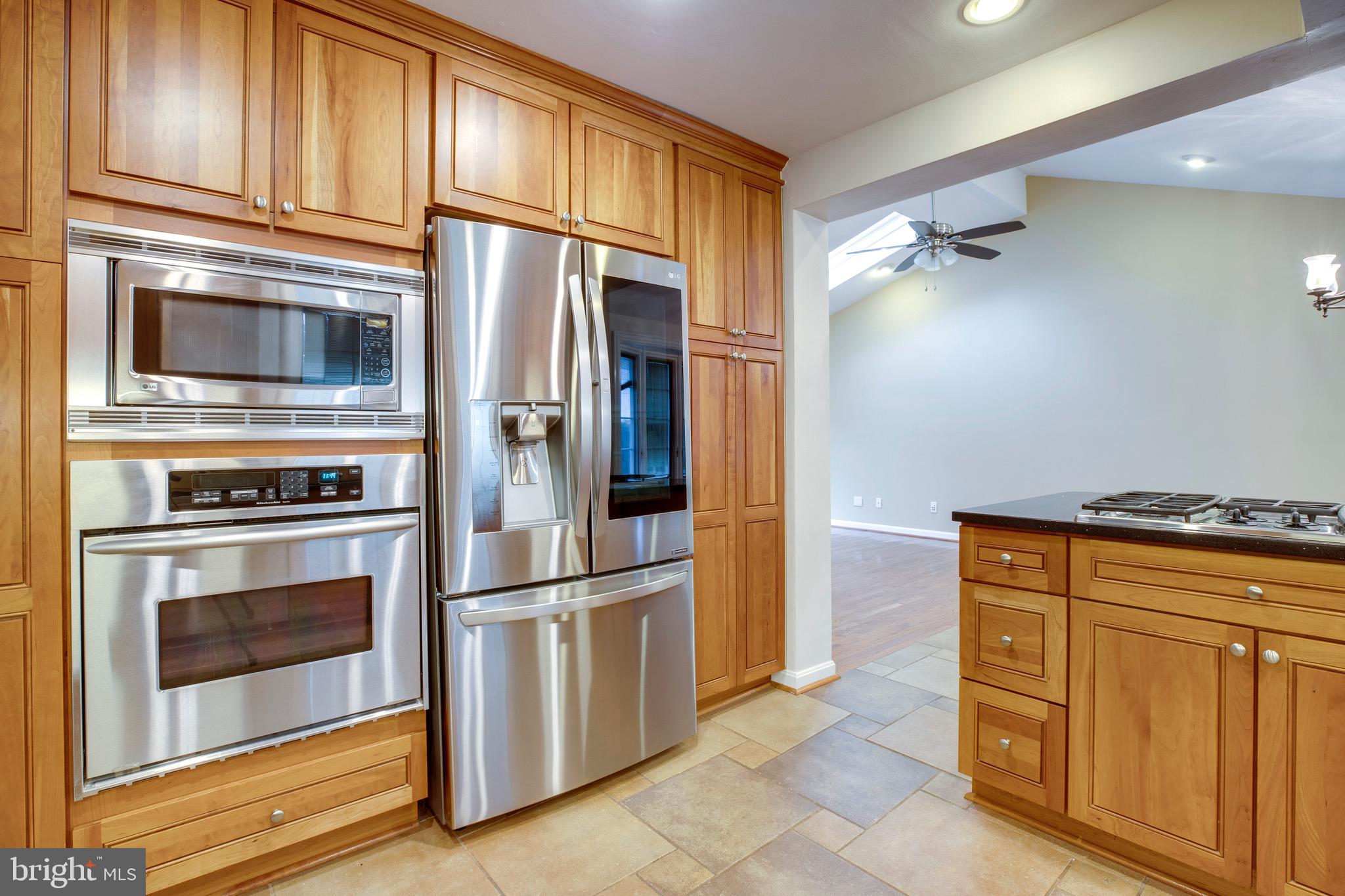 HICKORY HALL ESTATES - Residential Lease