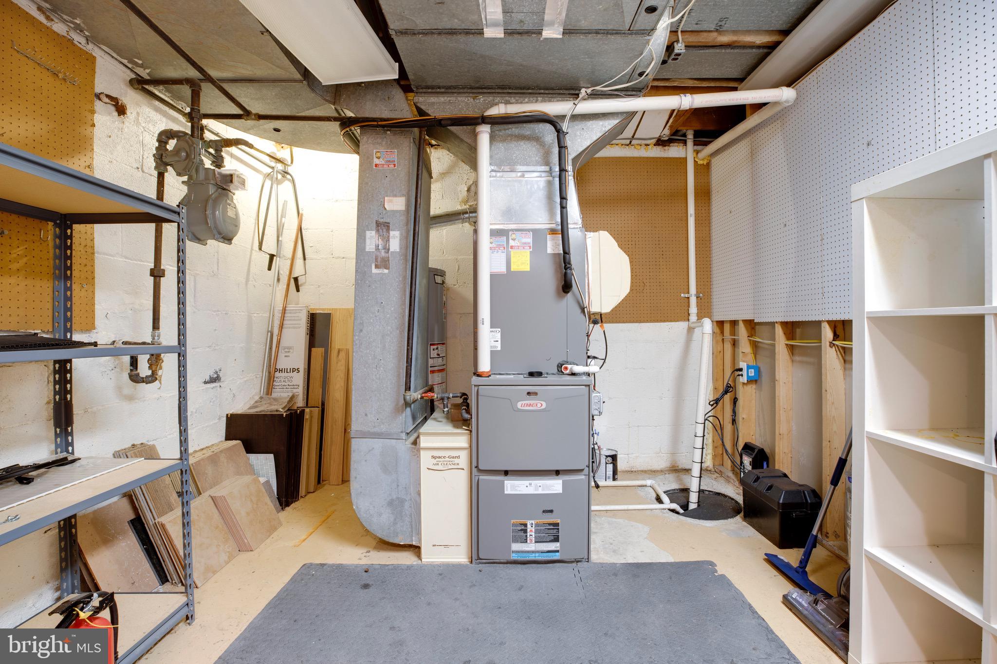 HICKORY HALL ESTATES - Residential Lease