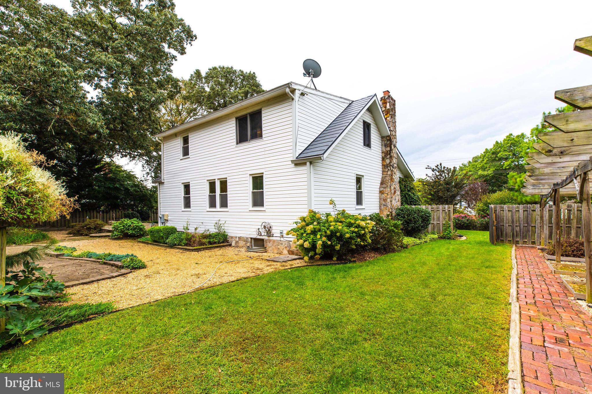 HICKORY HALL ESTATES - Residential Lease