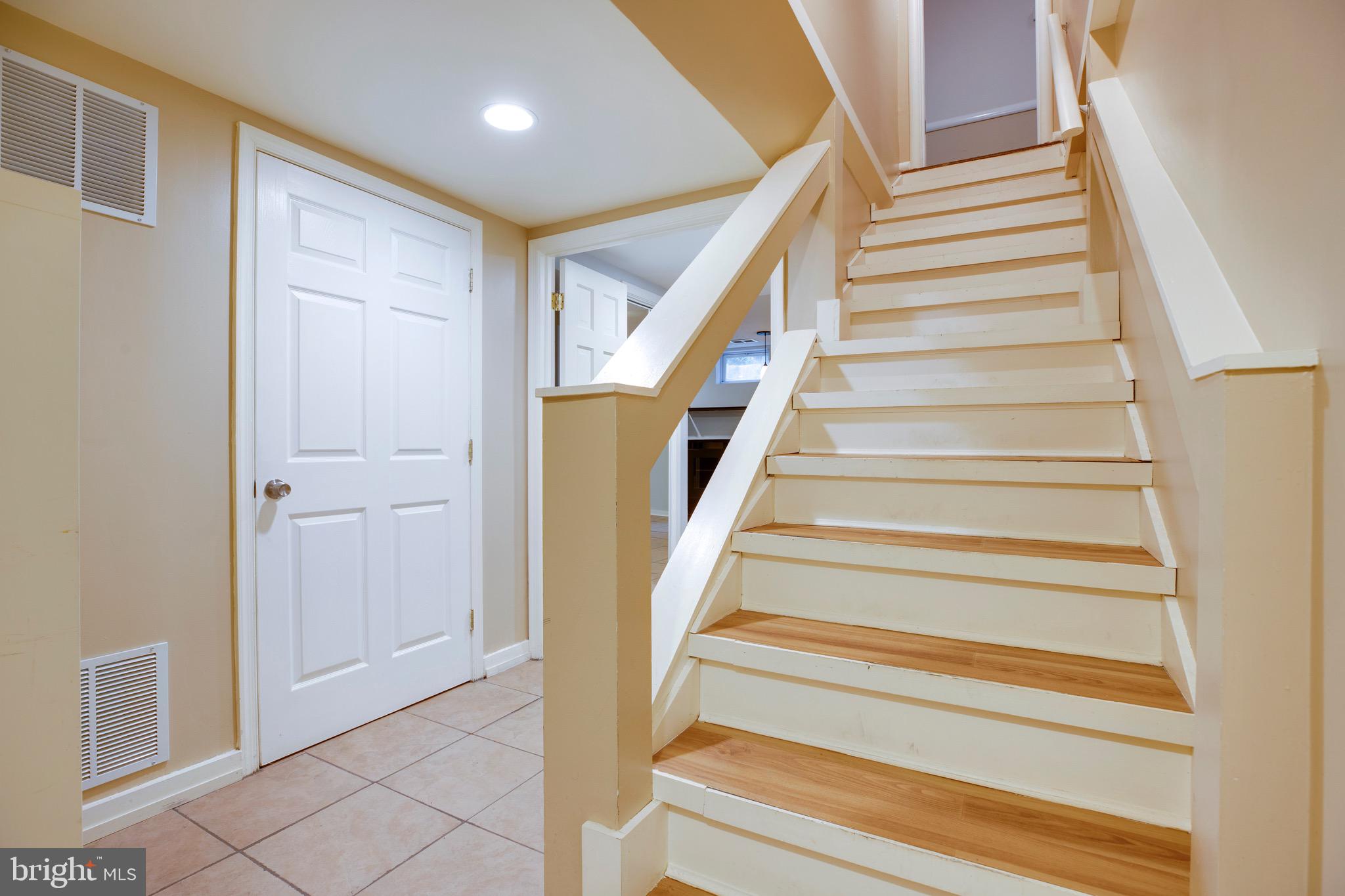 HICKORY HALL ESTATES - Residential Lease