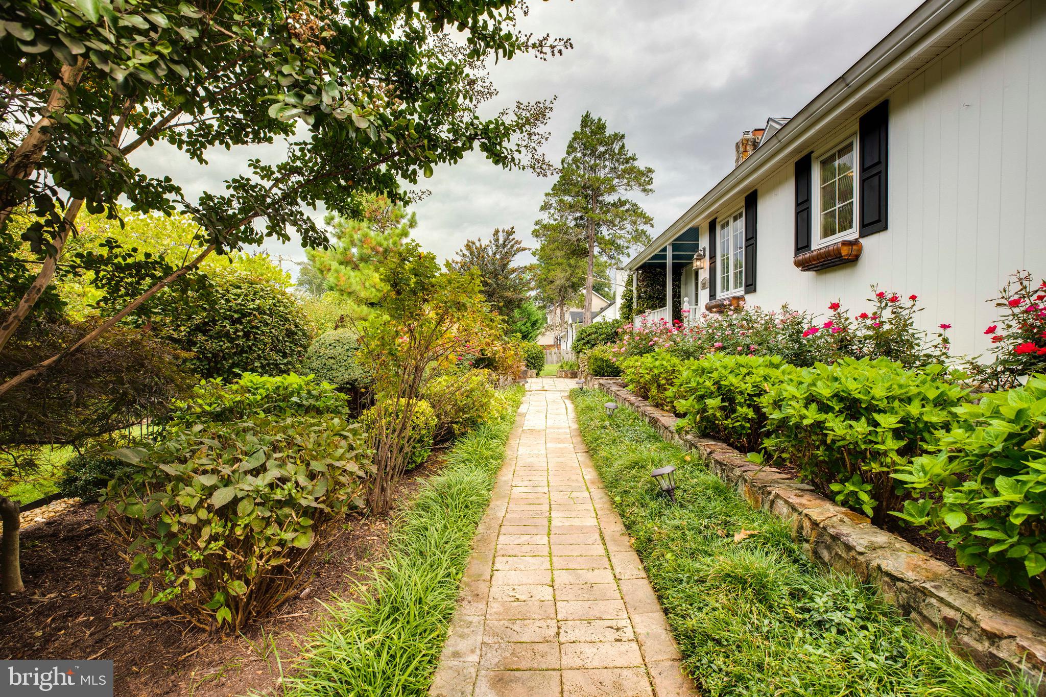 HICKORY HALL ESTATES - Residential Lease