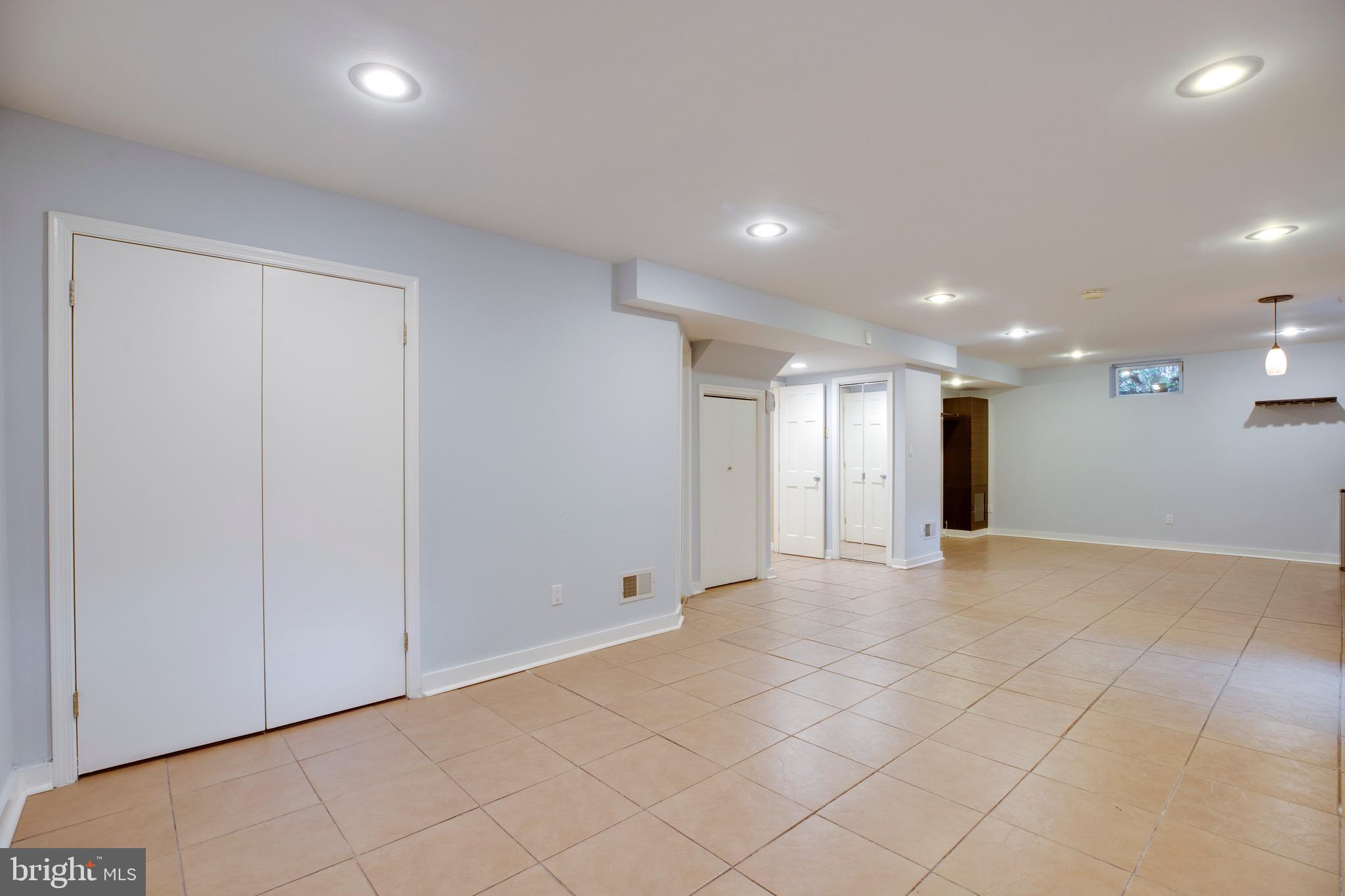 HICKORY HALL ESTATES - Residential Lease