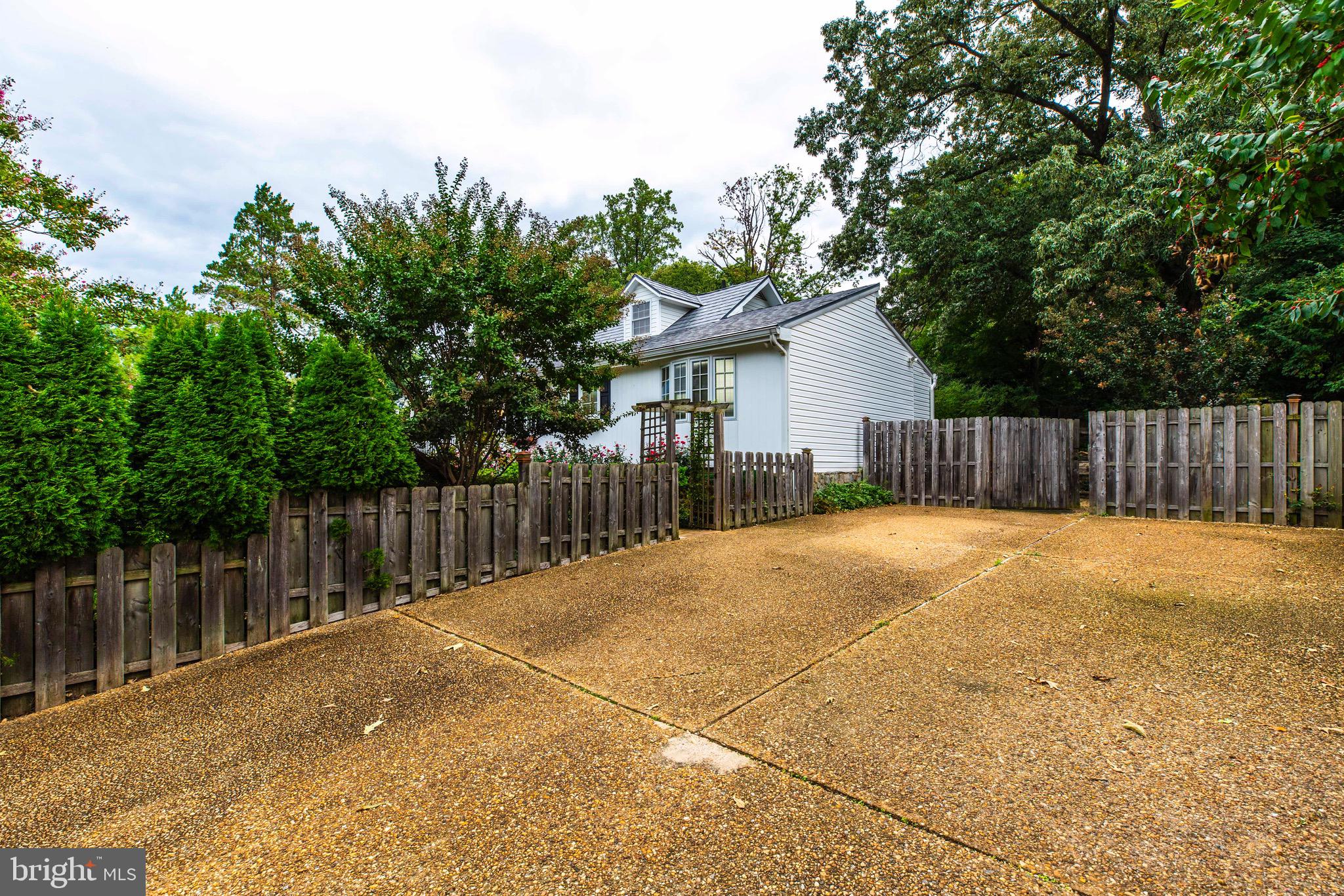 HICKORY HALL ESTATES - Residential Lease