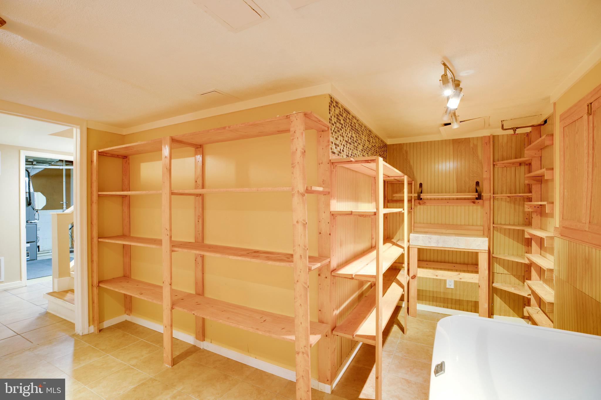 HICKORY HALL ESTATES - Residential Lease