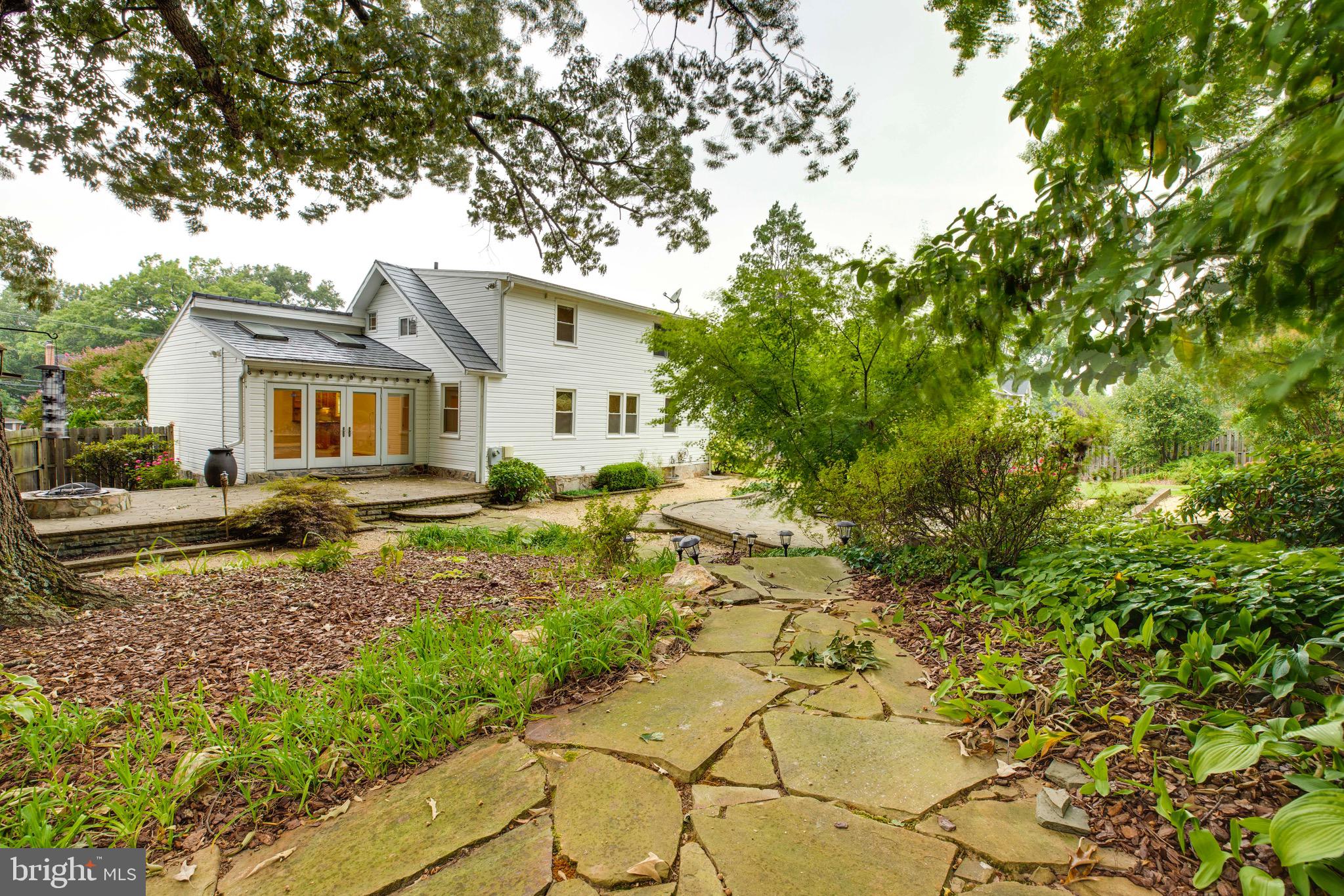 HICKORY HALL ESTATES - Residential Lease