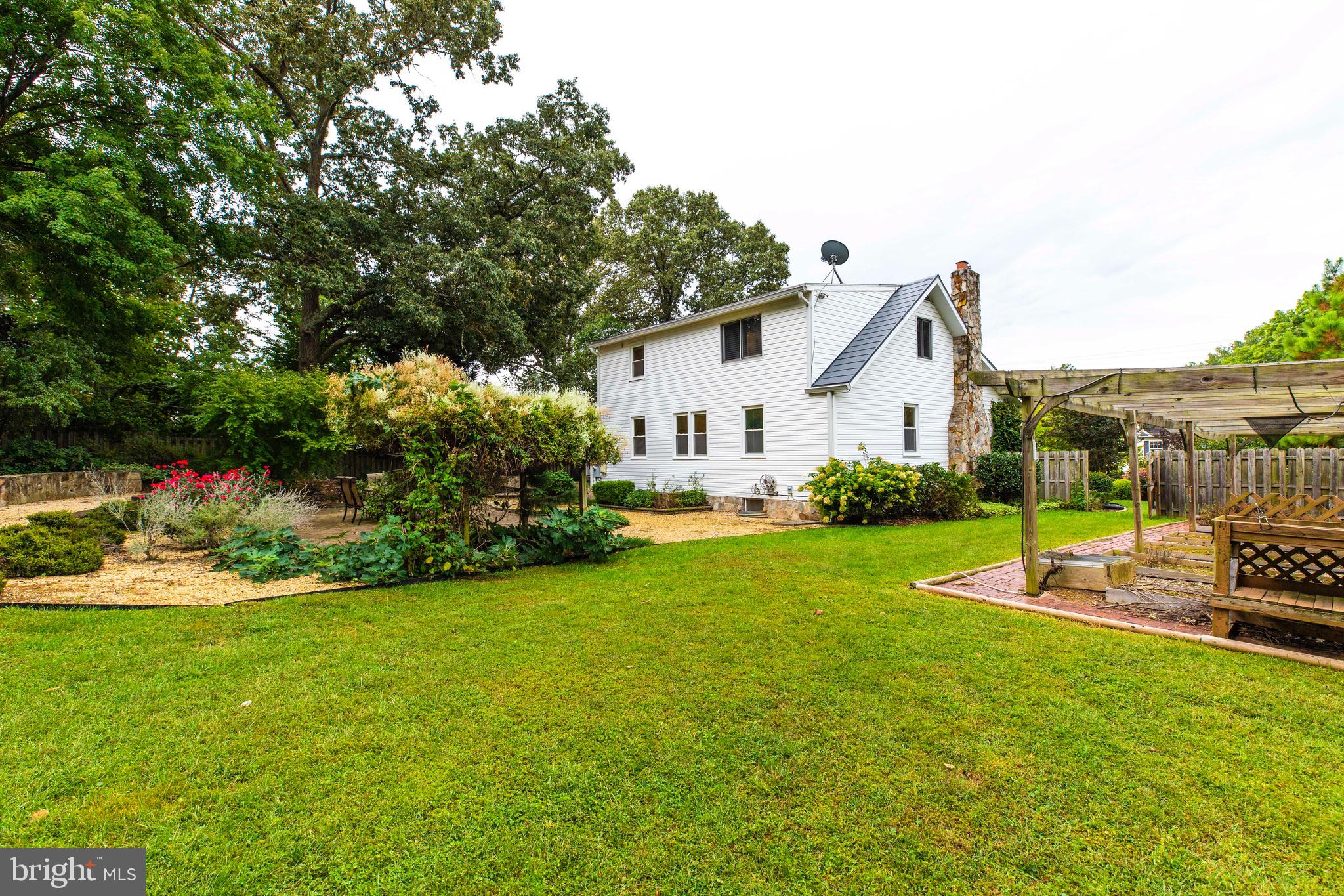 HICKORY HALL ESTATES - Residential Lease