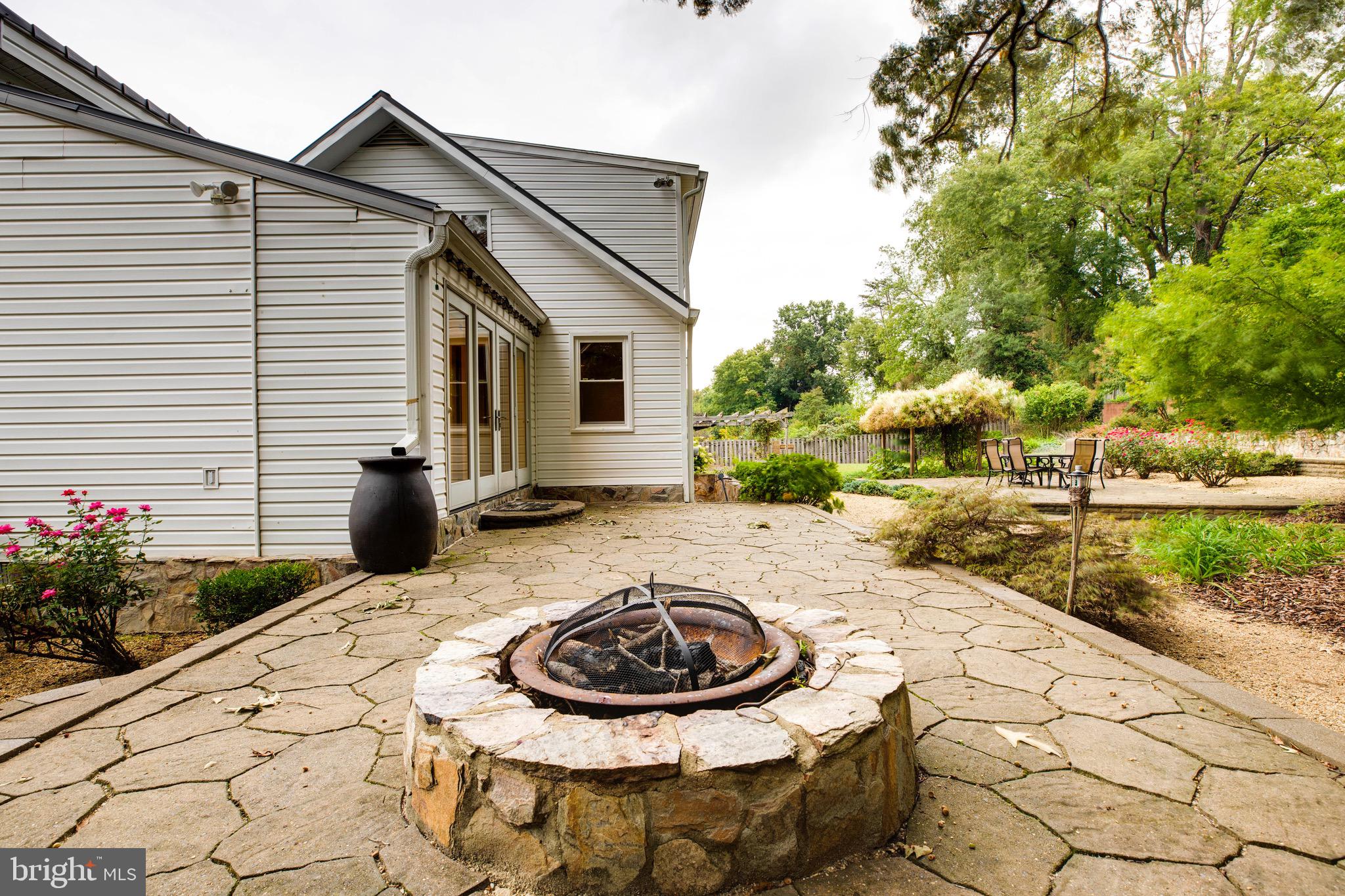 HICKORY HALL ESTATES - Residential Lease