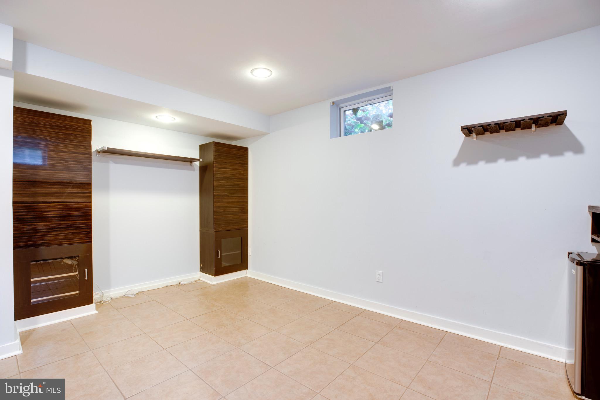 HICKORY HALL ESTATES - Residential Lease