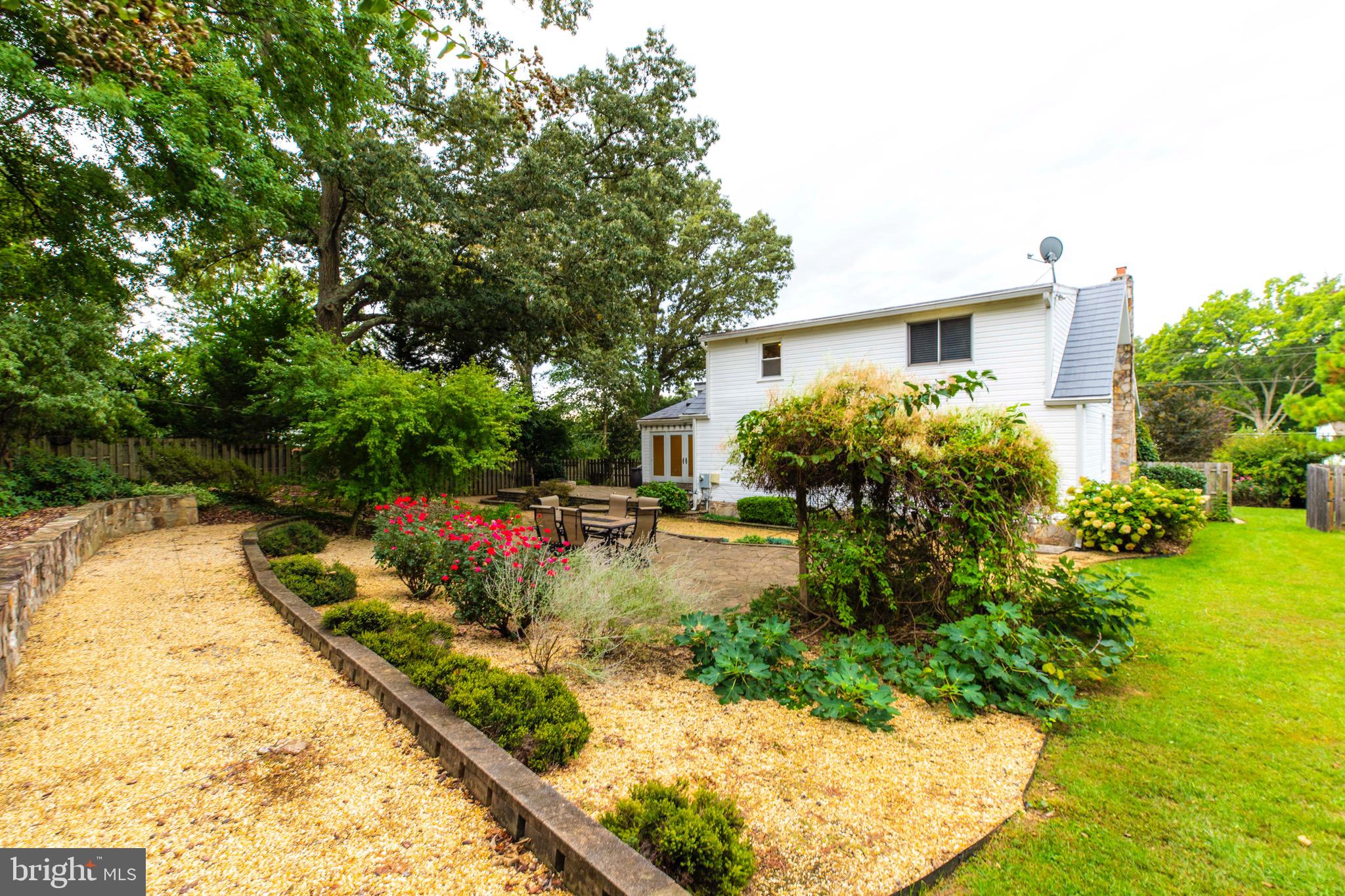 HICKORY HALL ESTATES - Residential Lease