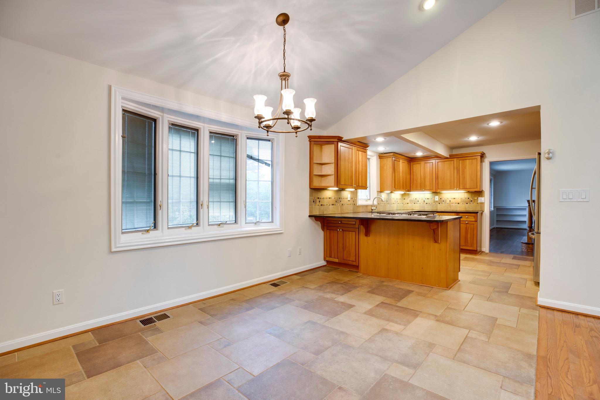 HICKORY HALL ESTATES - Residential Lease