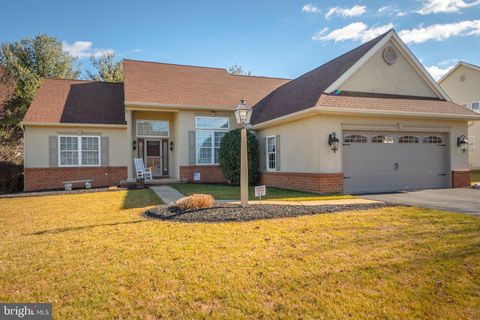 Photo of 132 ROUND HILL LN, LANCASTER, PA 17603 (MLS # PALA2031040)