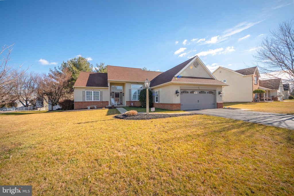 Photo of 132 ROUND HILL LN, LANCASTER, PA 17603 (MLS # PALA2031040)