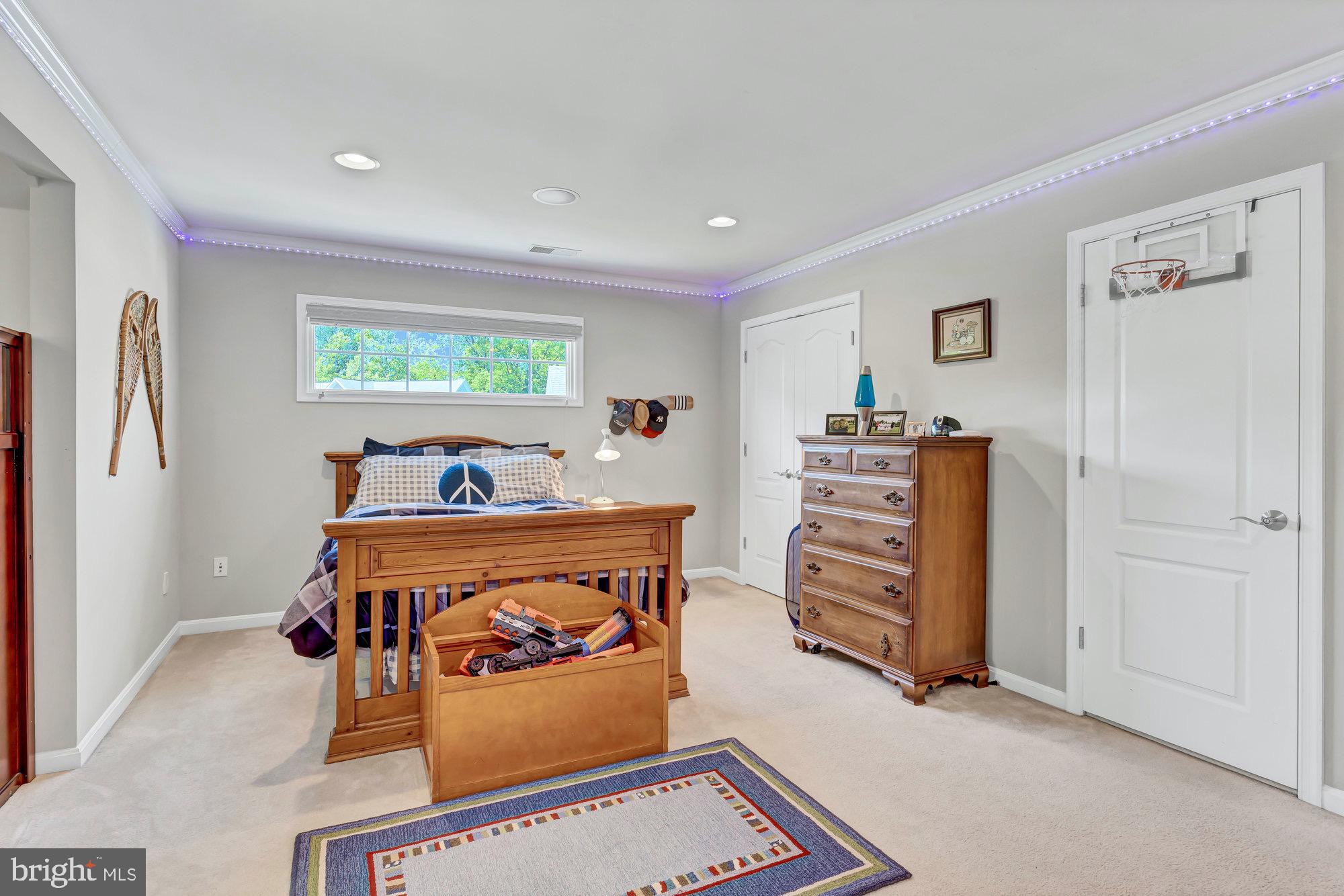 TYSONS ESTATES - Residential