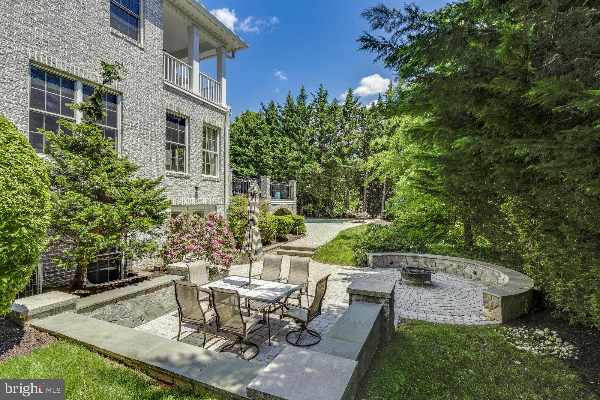 TYSONS ESTATES - Residential