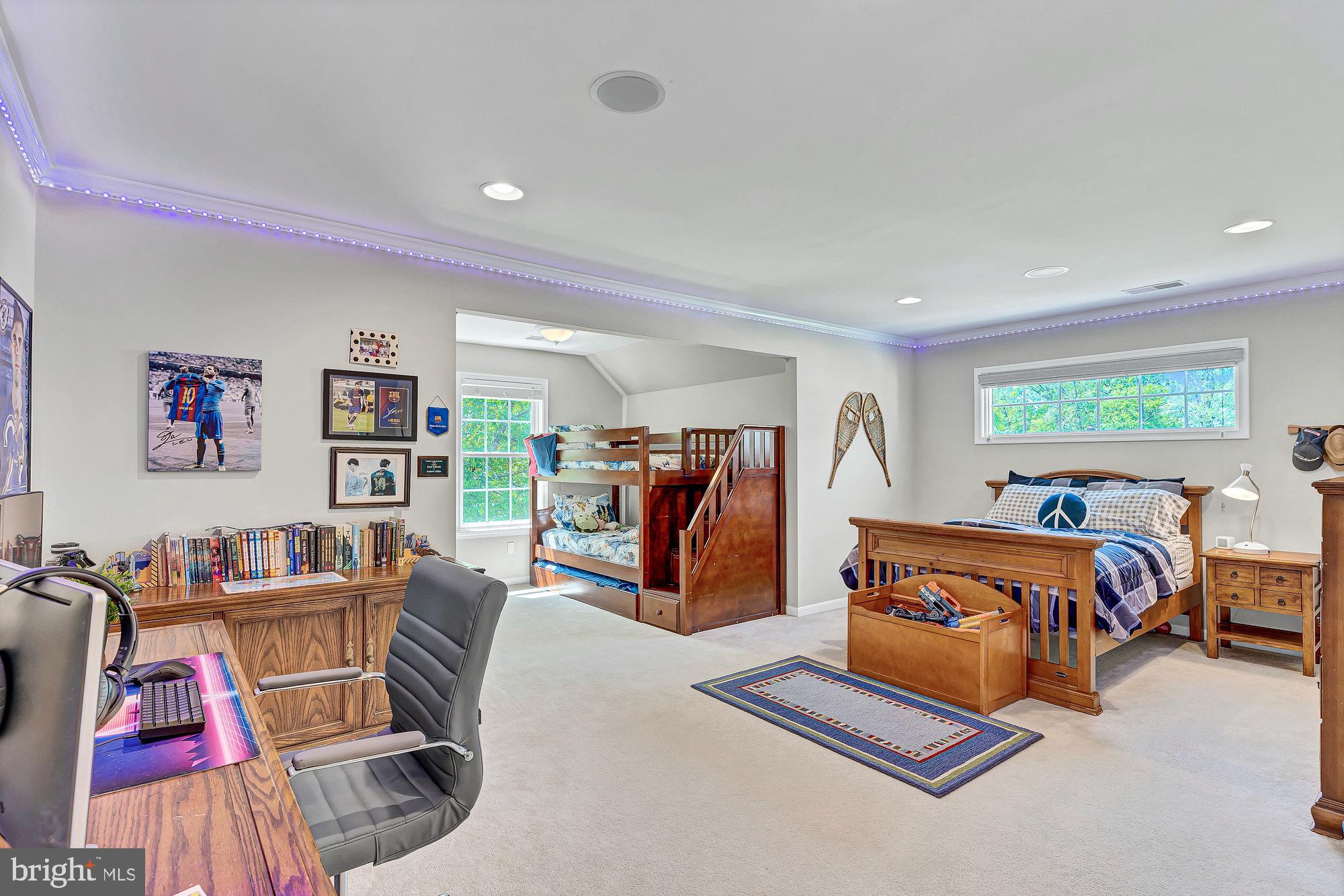 TYSONS ESTATES - Residential