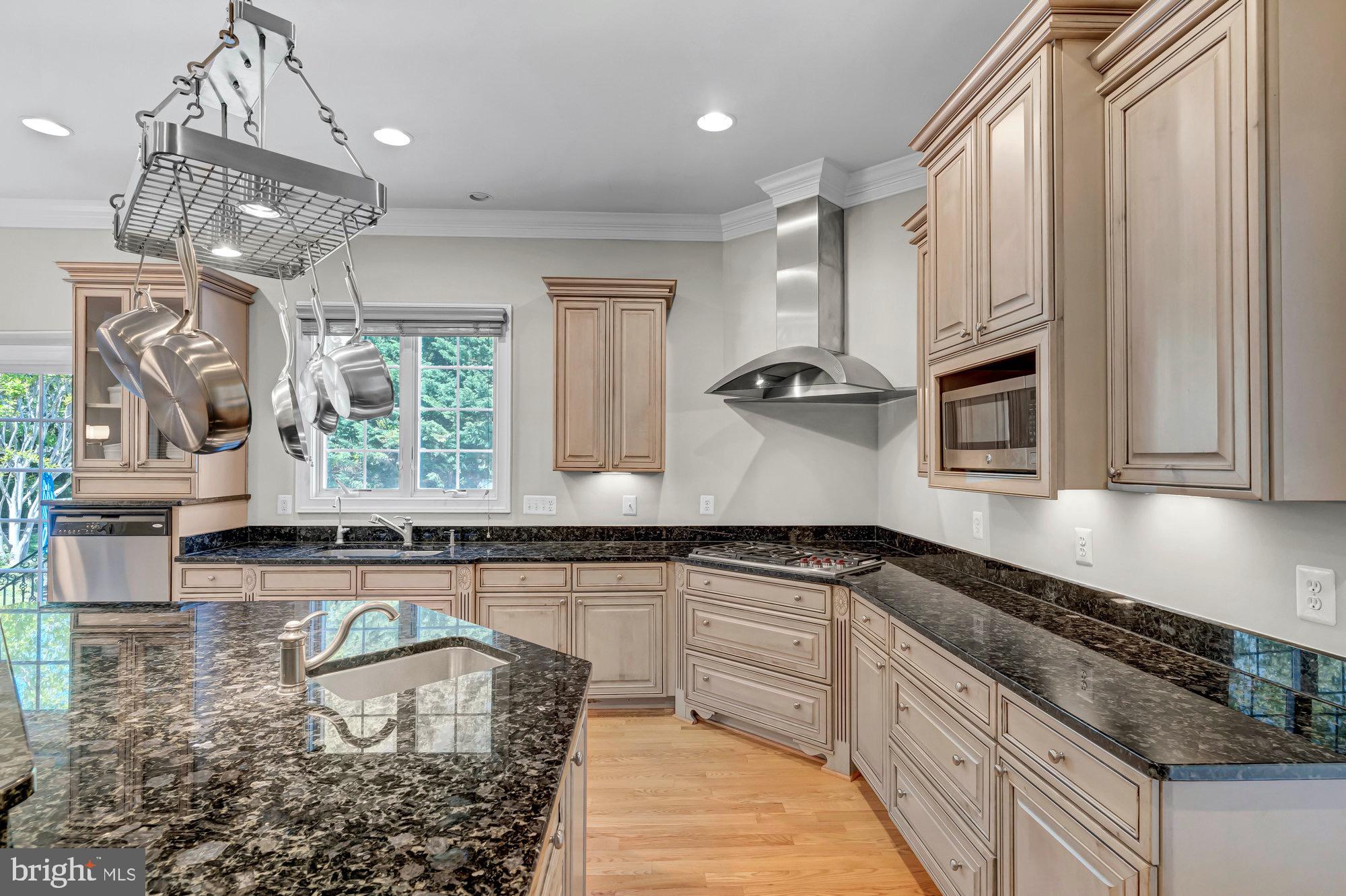 TYSONS ESTATES - Residential