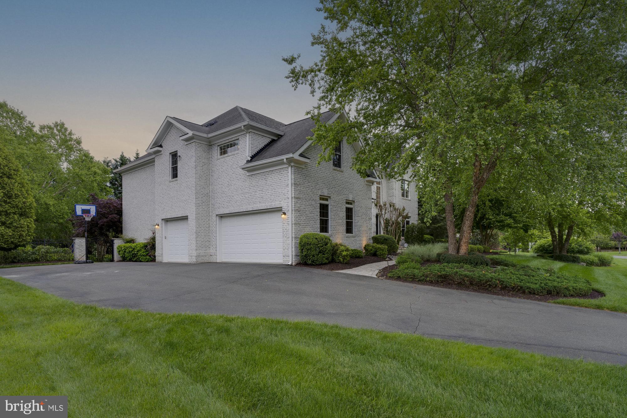 TYSONS ESTATES - Residential