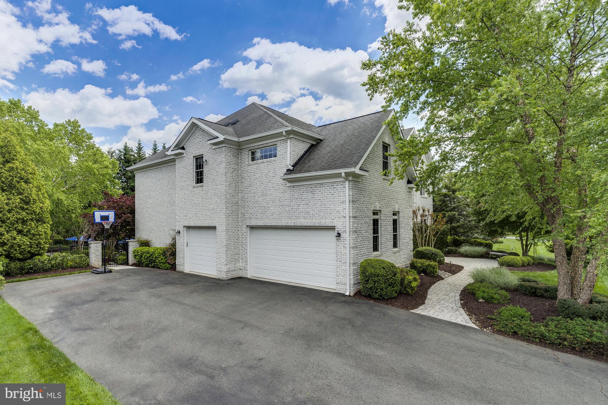 TYSONS ESTATES - Residential