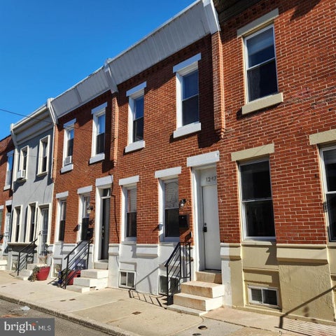 Townhouse For Sale - 1247 S Newkirk Street<br/> PHILADELPHIA, PA 19146