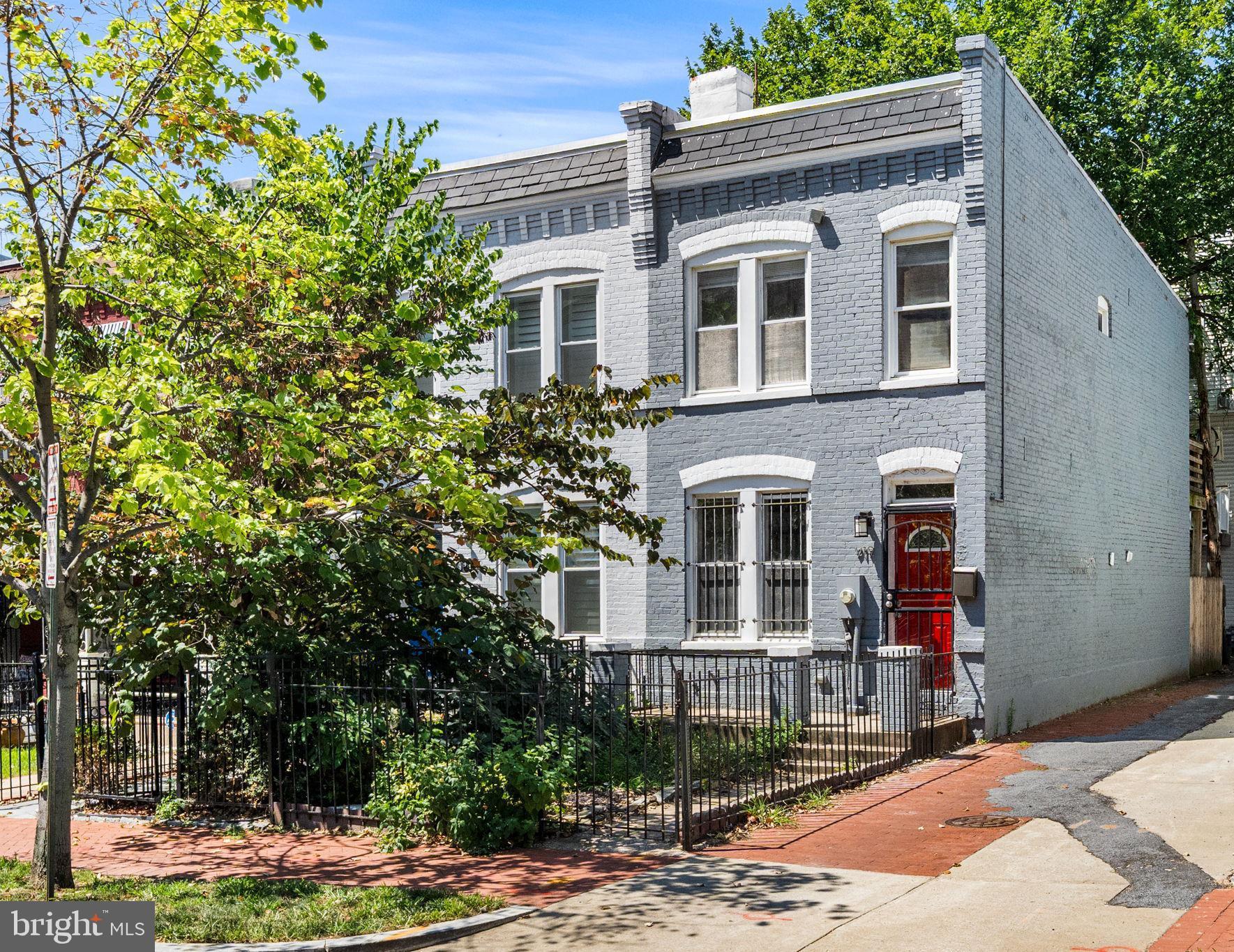 919 5TH STREET SE