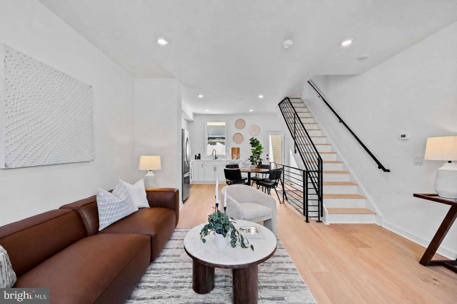 2124 E RUSH STREET