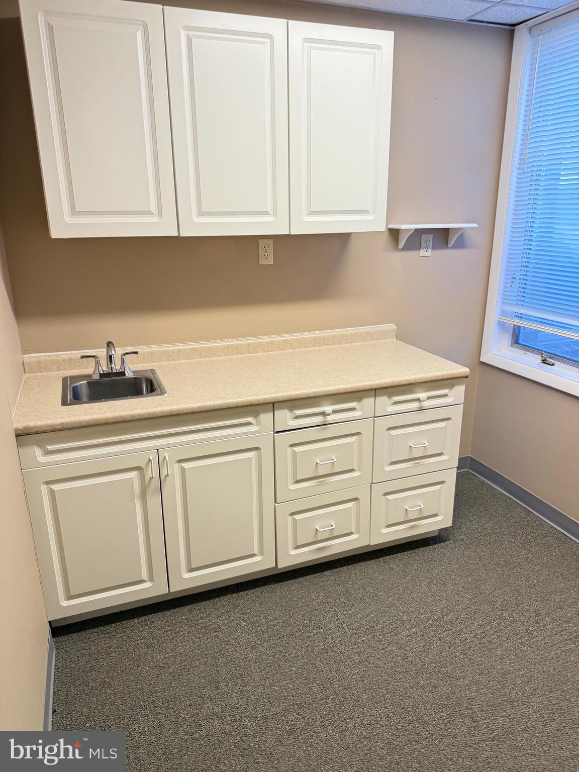 THOMAS JOHNSON SURGERY CENTER - Commercial Lease