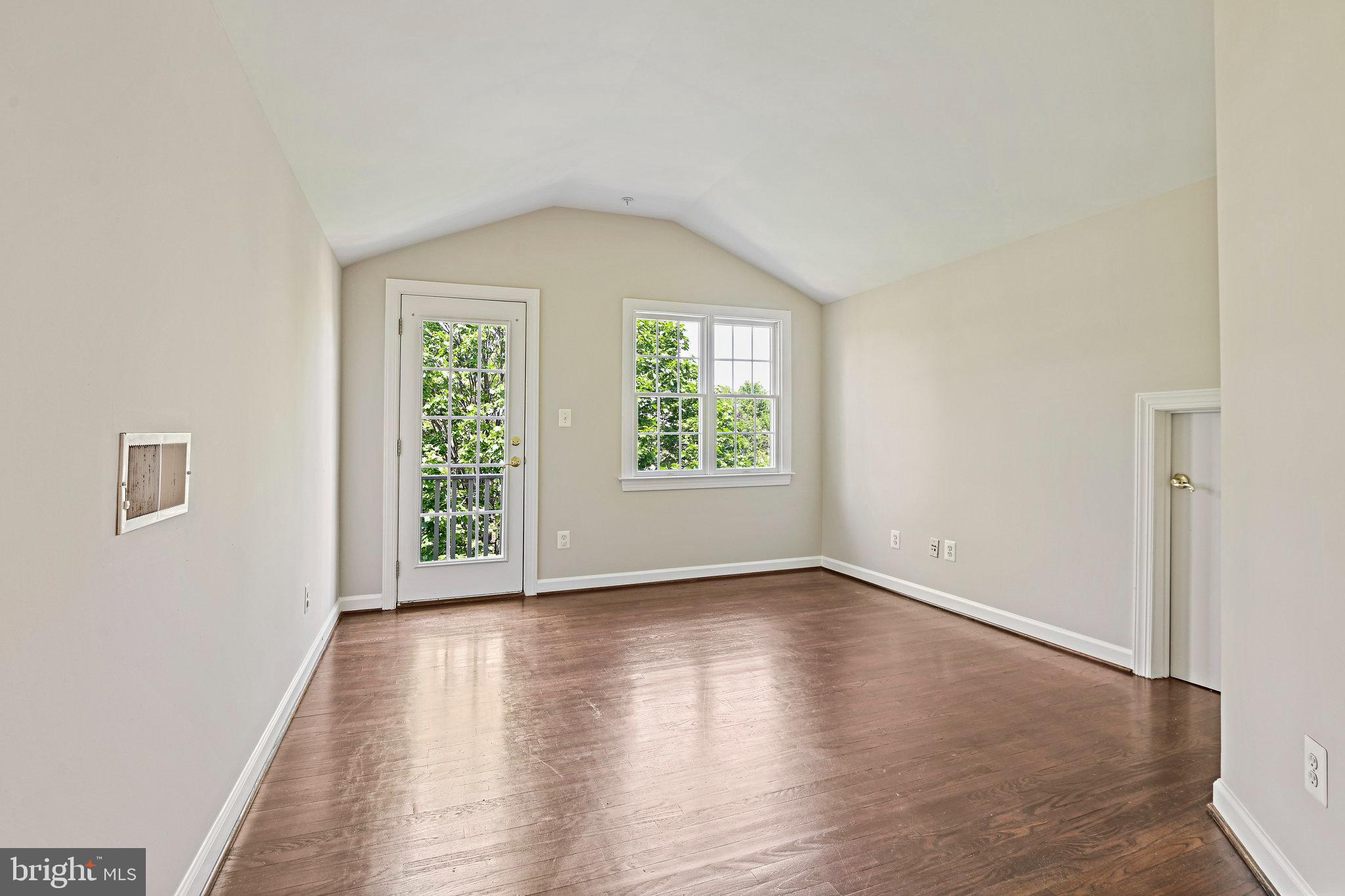 MCLEAN PLACE TOWNHOME - Residential Lease