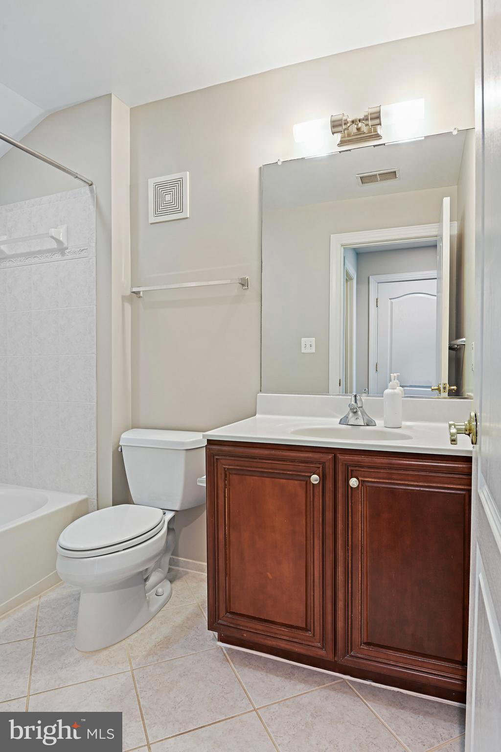 MCLEAN PLACE TOWNHOME - Residential Lease