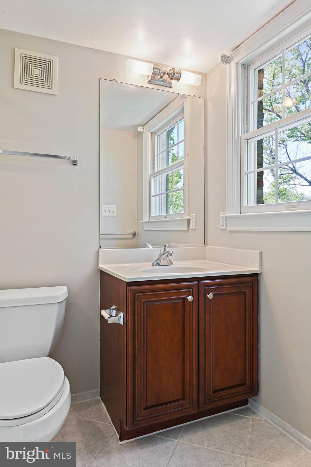 MCLEAN PLACE TOWNHOME - Residential Lease