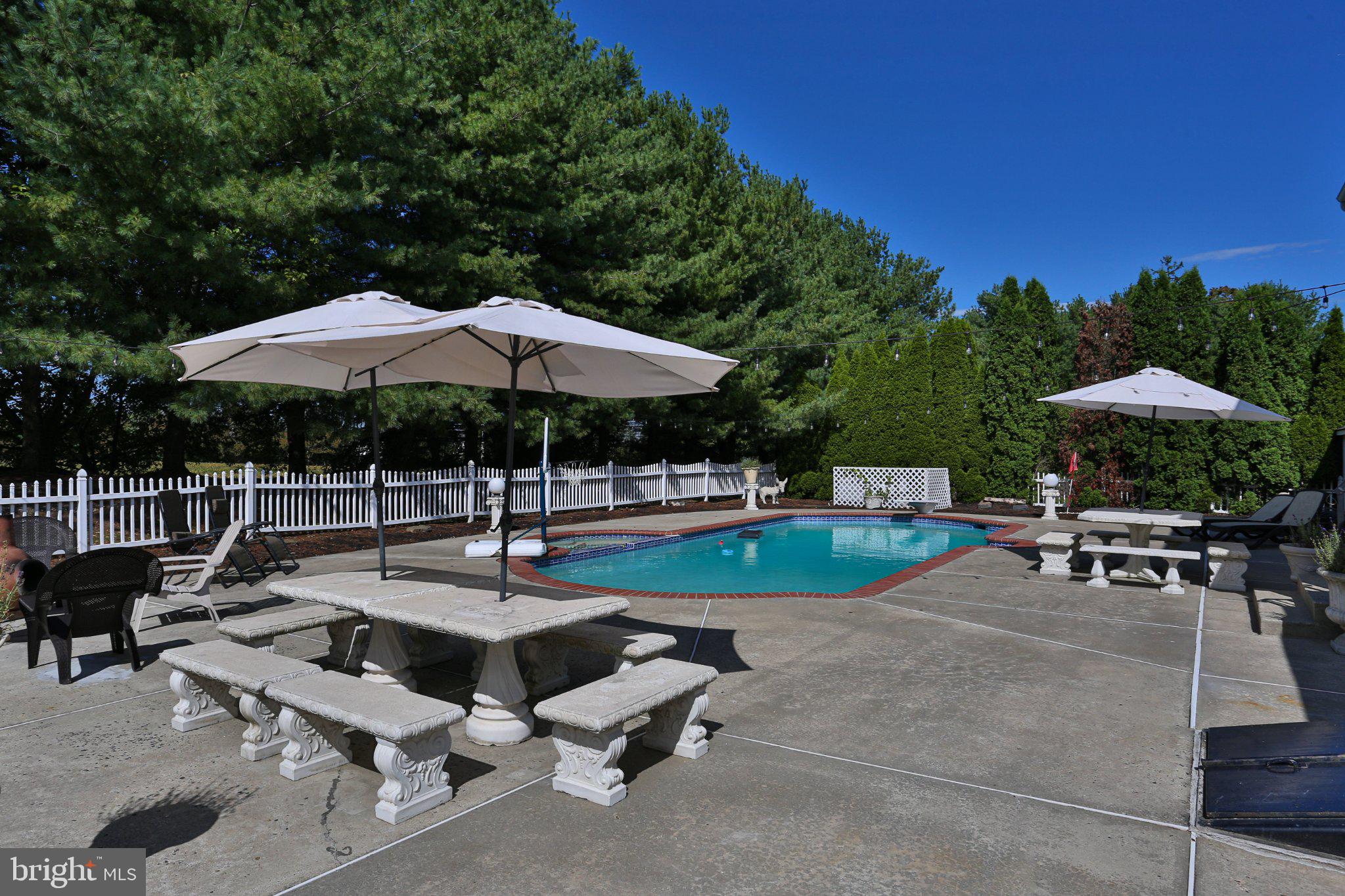 1100 LONGWOOD DRIVE
