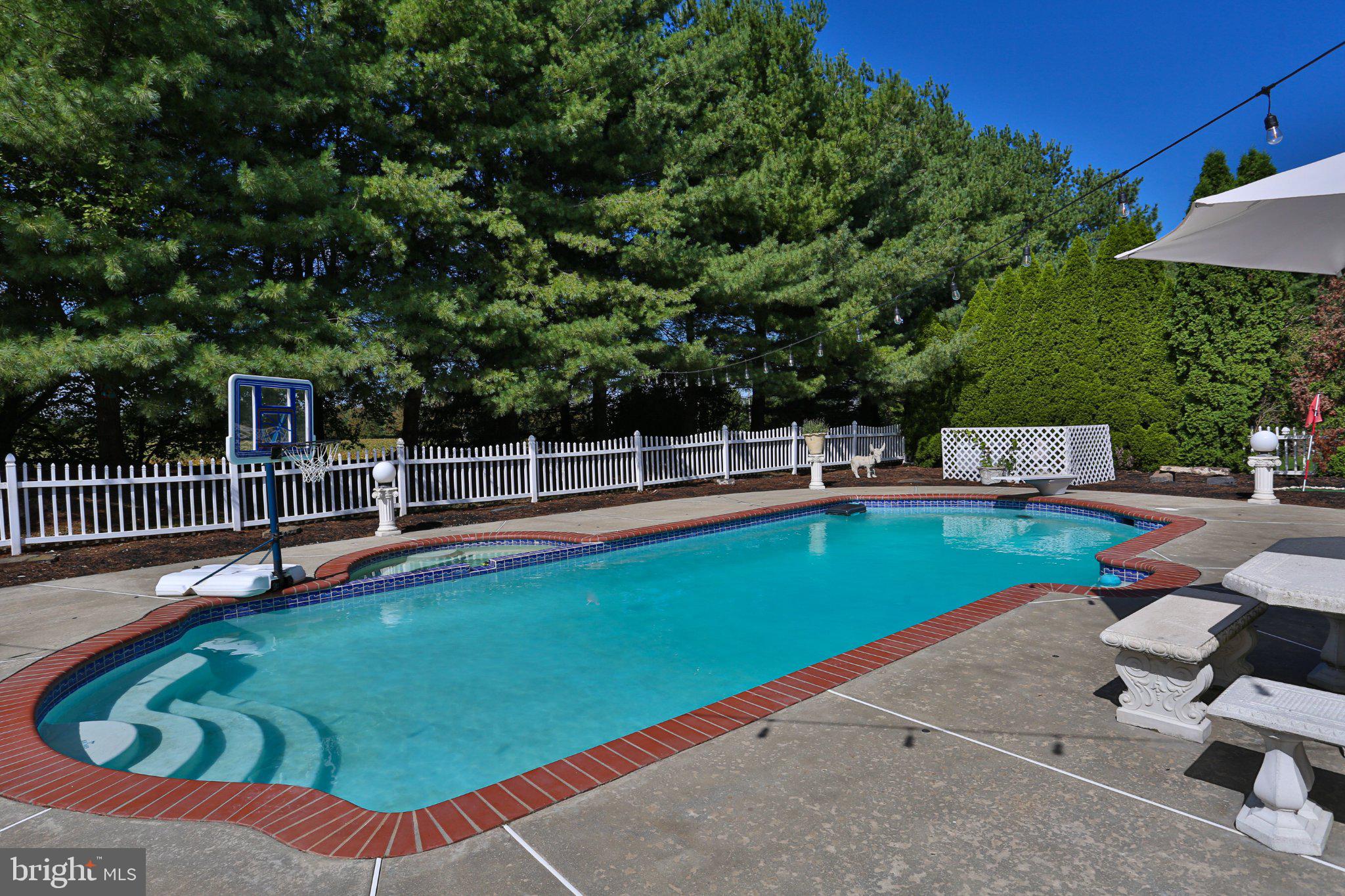 1100 LONGWOOD DRIVE