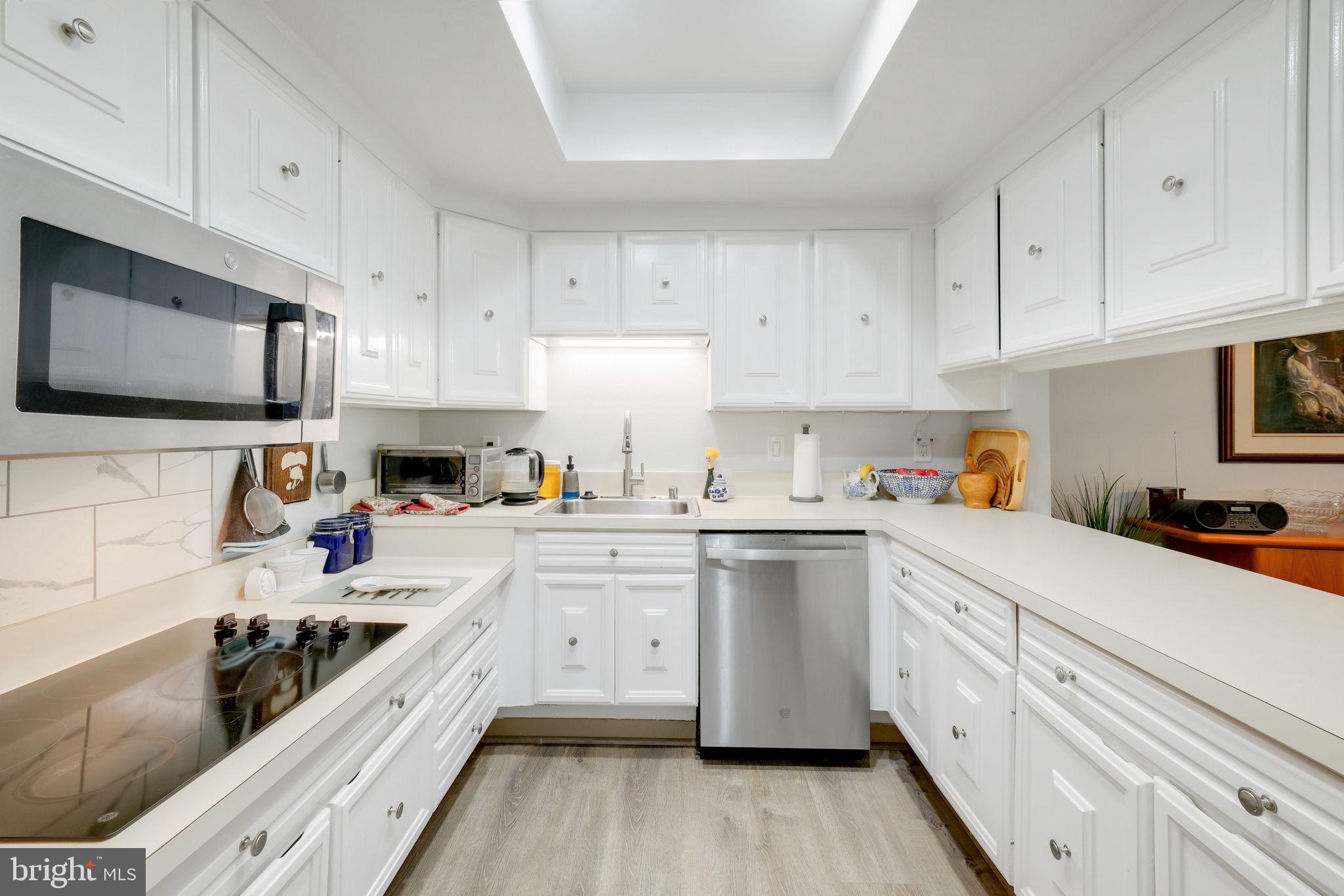 LEISURE WORLD - Residential