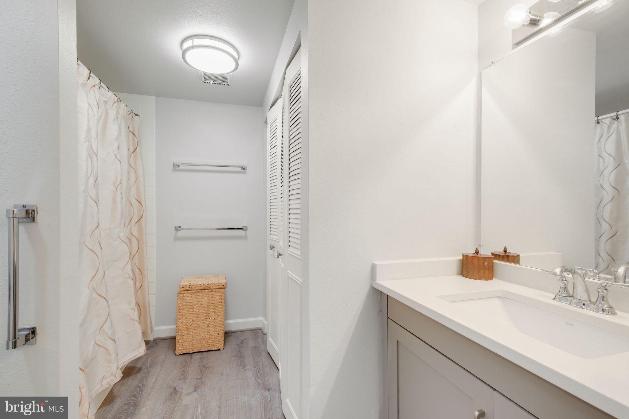 LEISURE WORLD - Residential