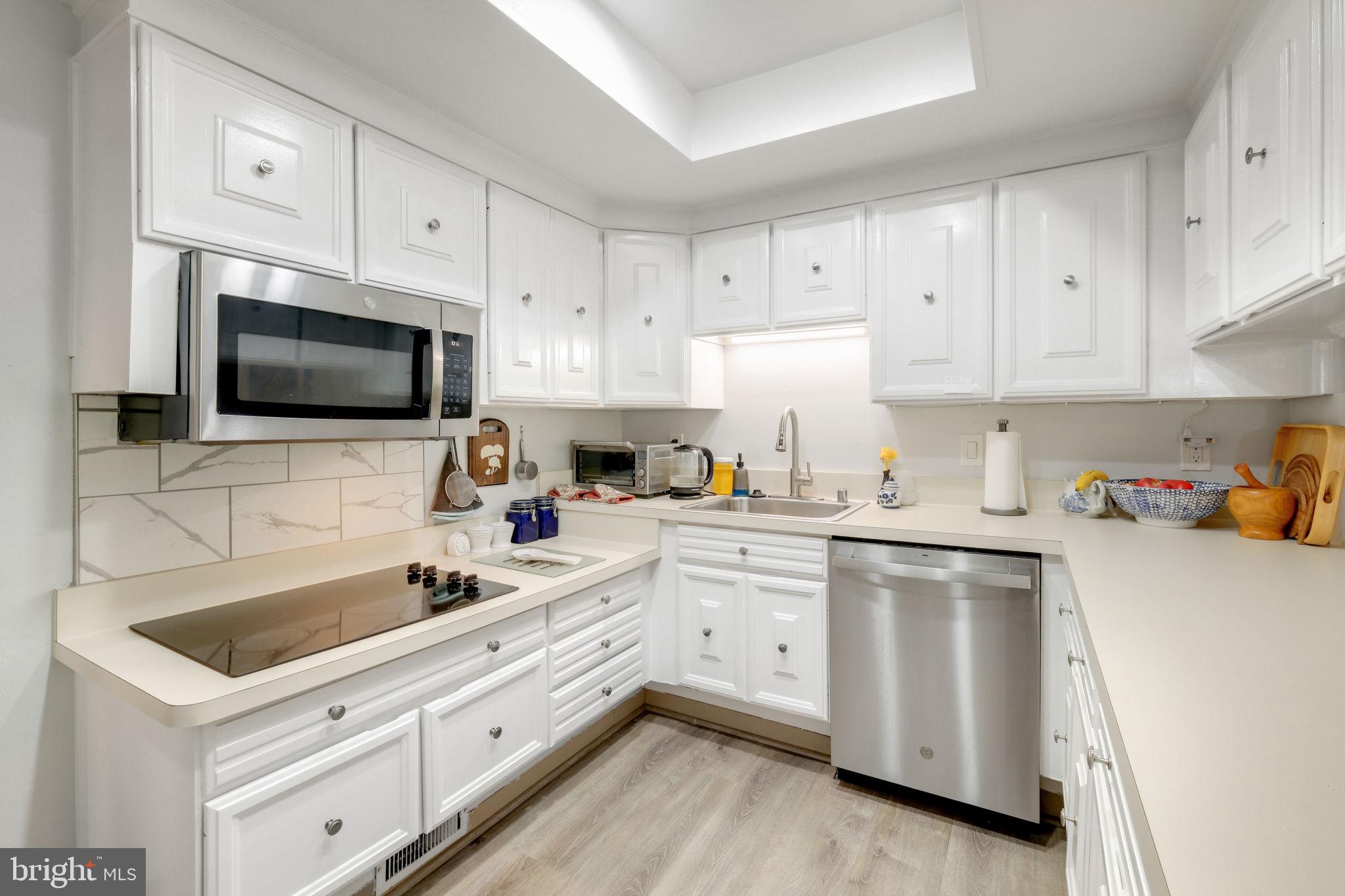 LEISURE WORLD - Residential